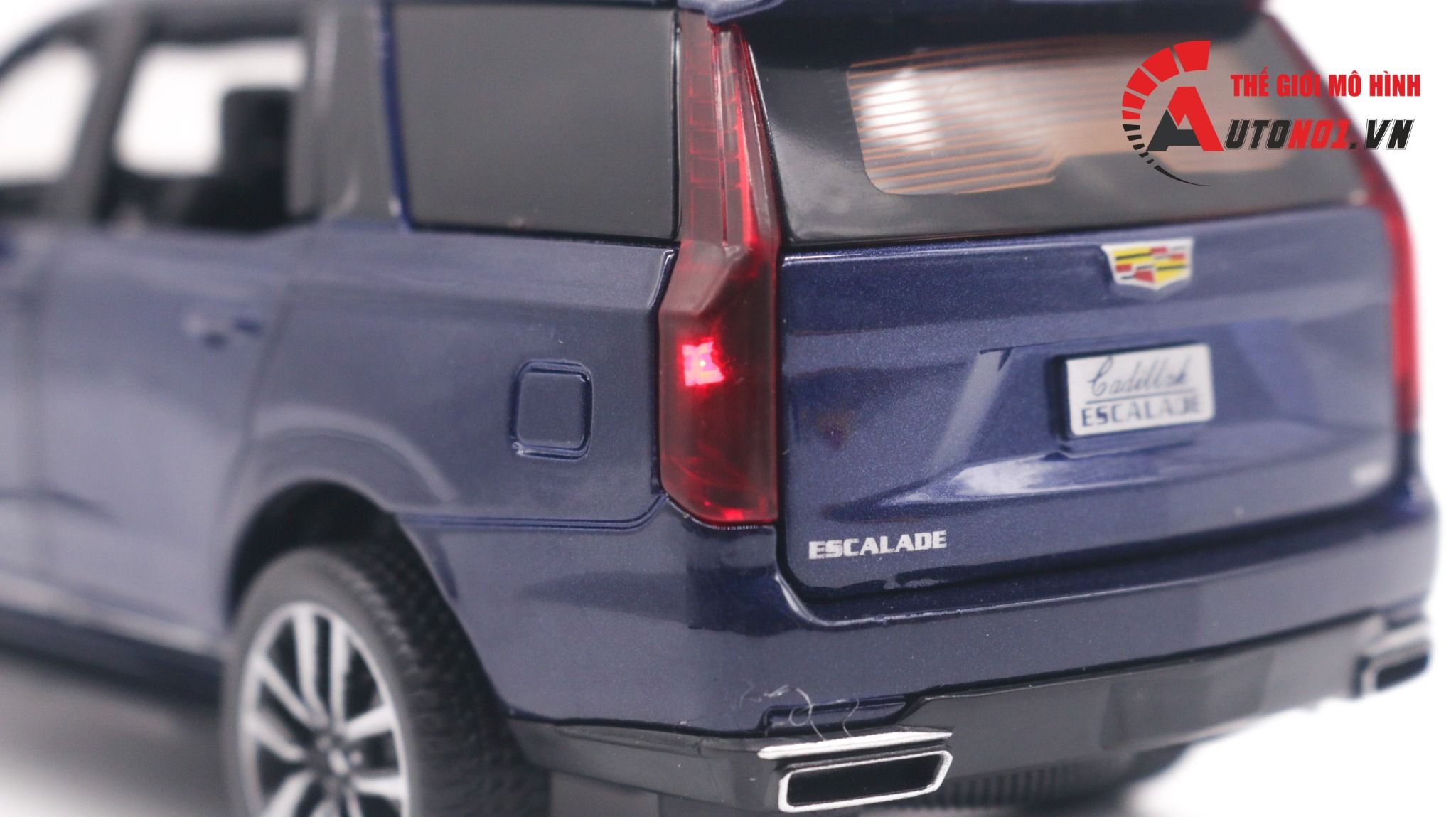Mô hình xe ô tô Cadillac Escalade tỉ lệ 1:32 Alloy model OT052