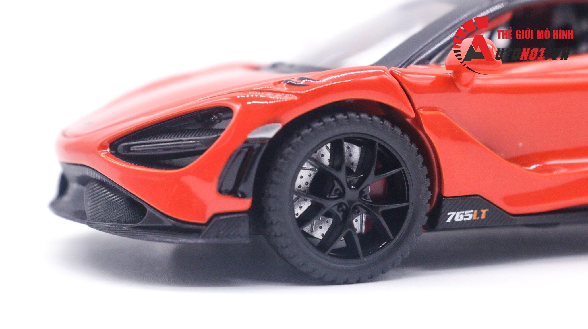 Mô hình xe ô tô Mclaren 765lt kèm hộp mica tỉ lệ 1:32 Alloy model OT051