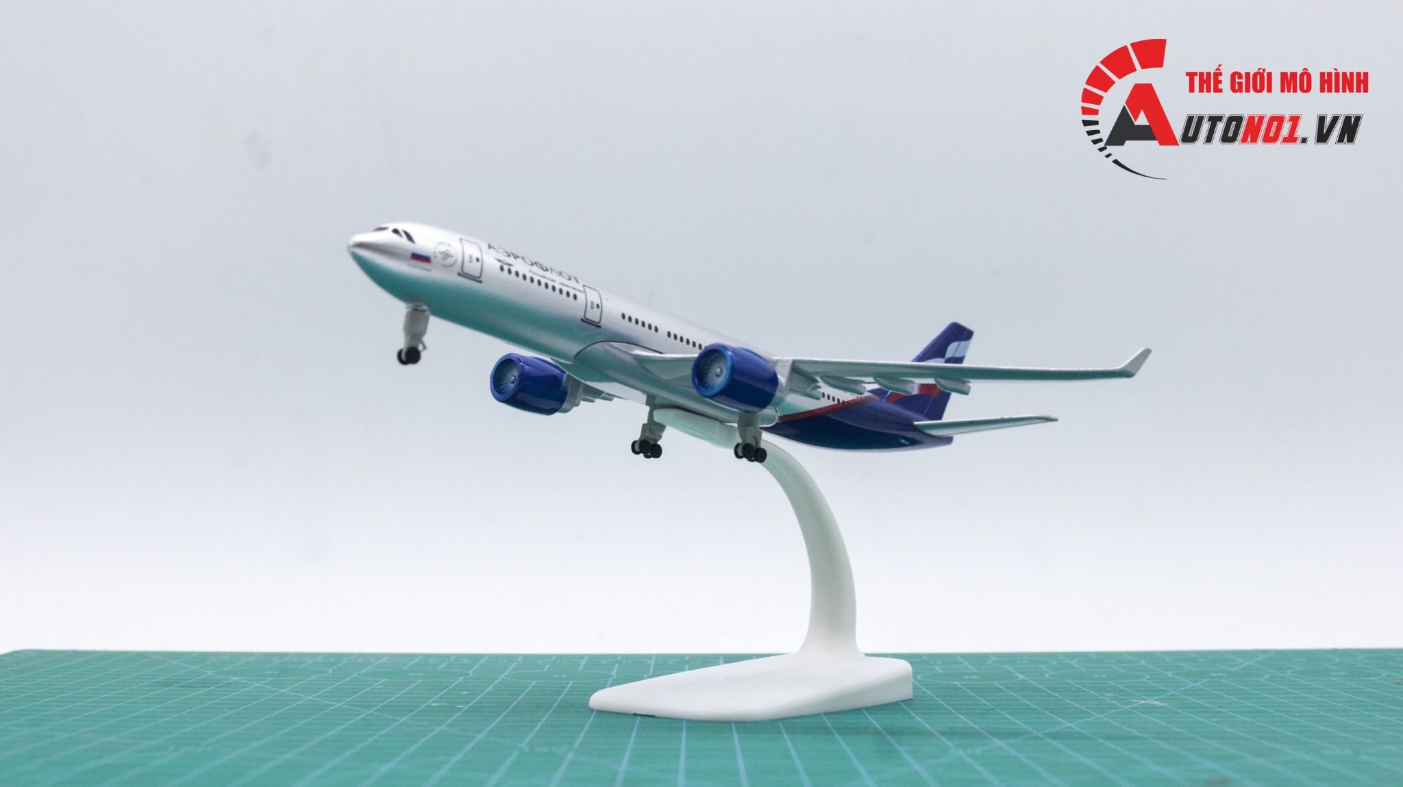 Mô hình máy bay Nga Russia Aeroflot Airbus A330 có bánh xe 20cm MB20044