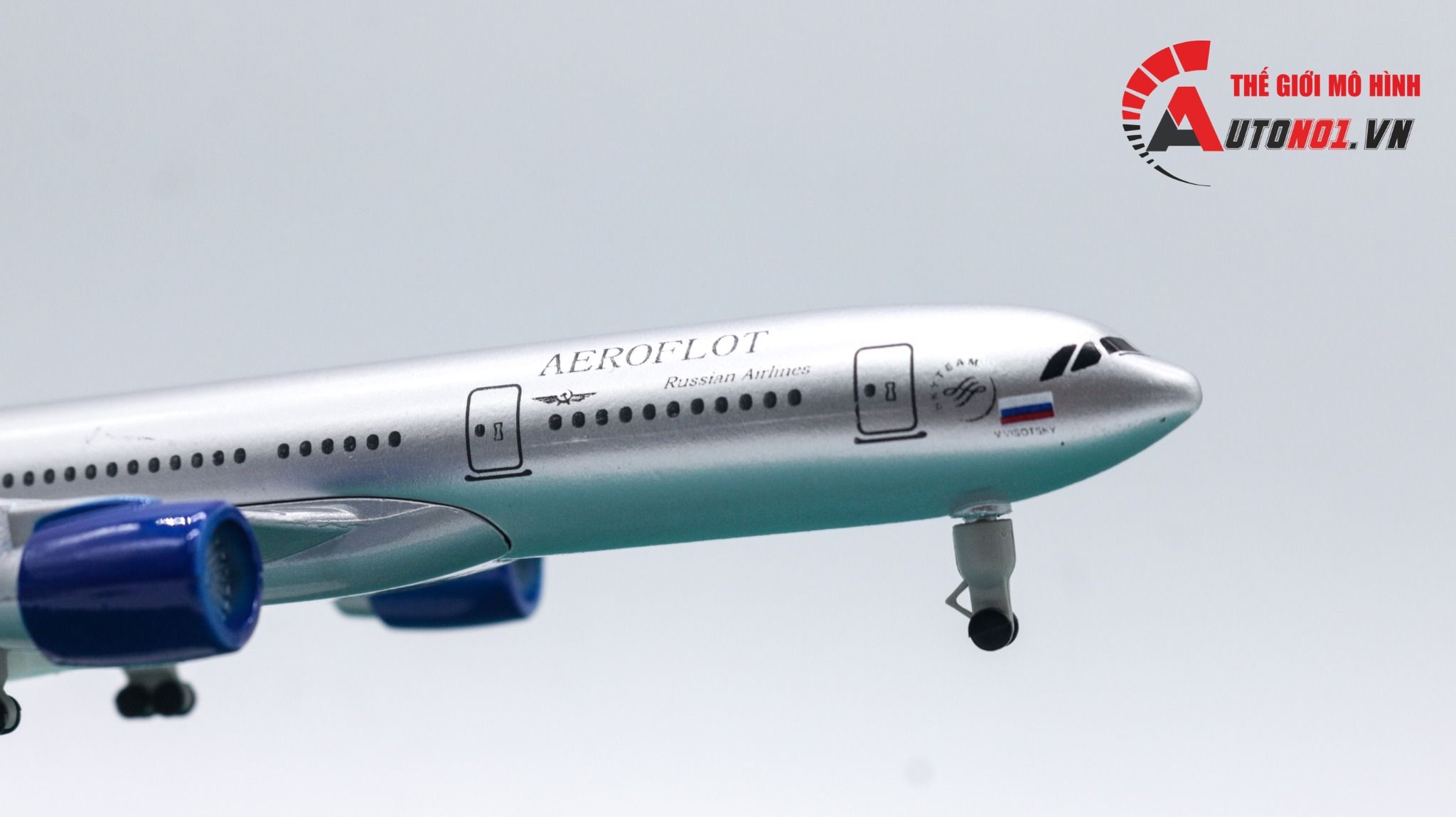 Mô hình máy bay Nga Russia Aeroflot Airbus A330 có bánh xe 20cm MB20044