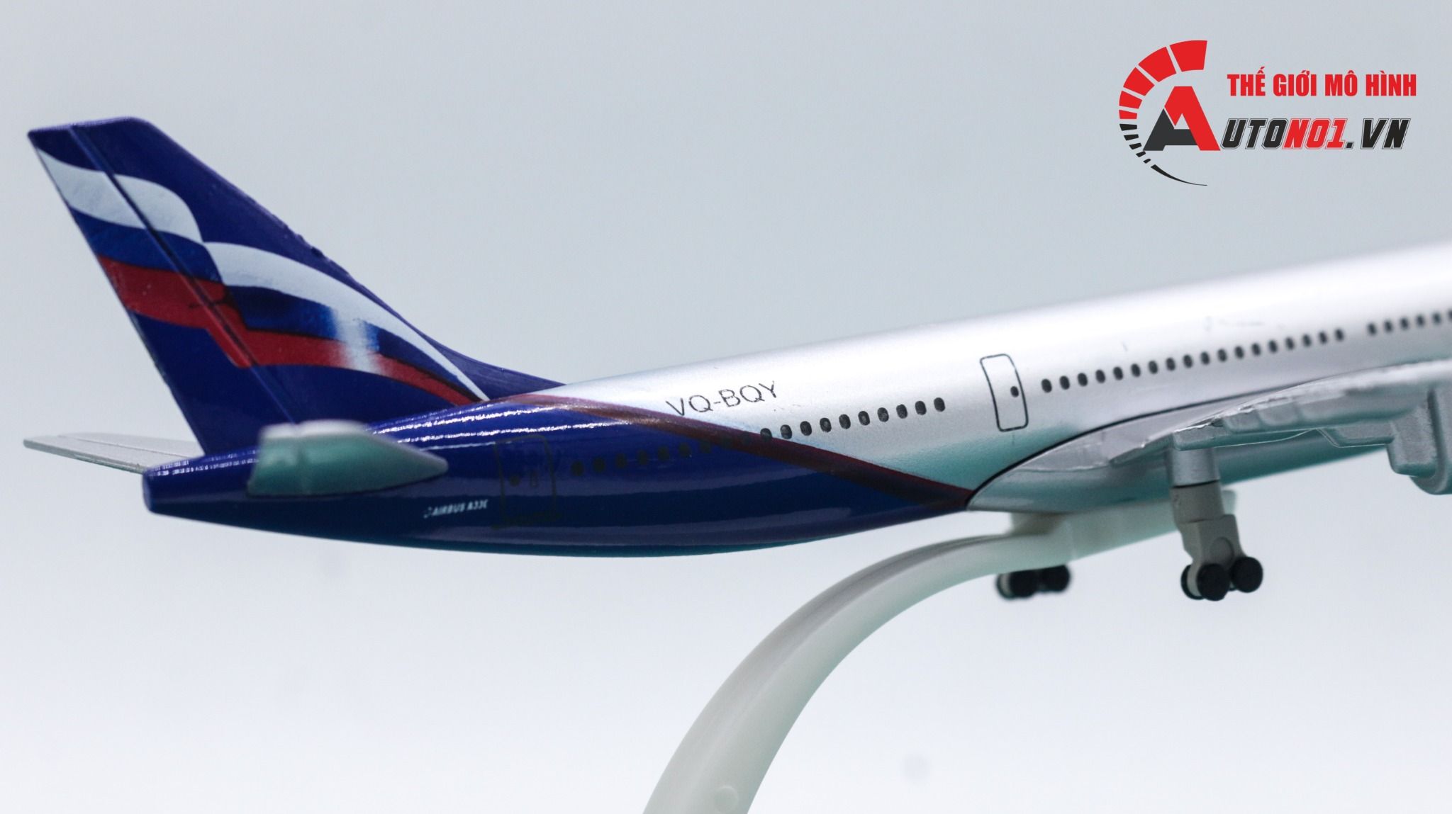 Mô hình máy bay Nga Russia Aeroflot Airbus A330 có bánh xe 20cm MB20044