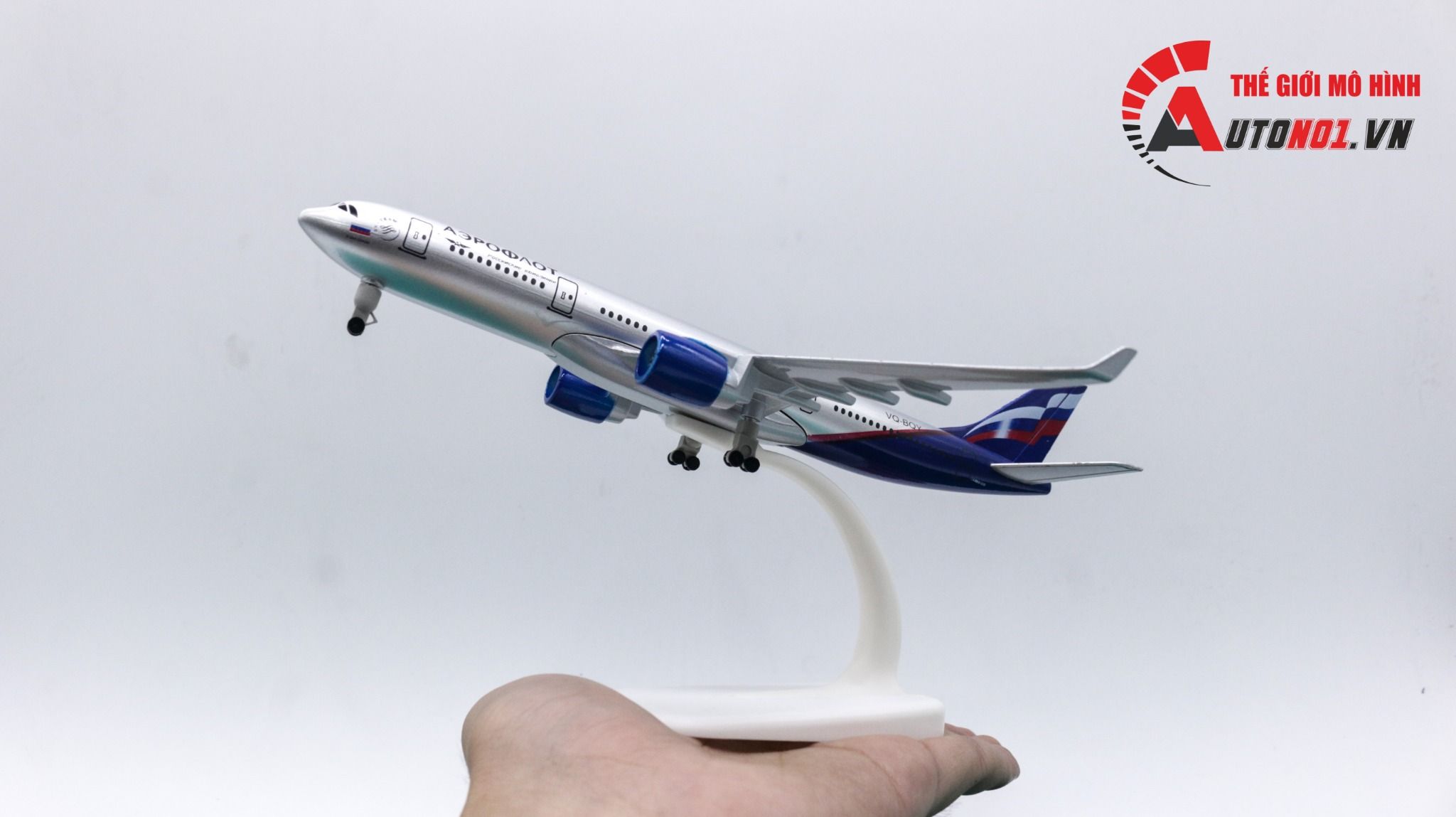 Mô hình máy bay Nga Russia Aeroflot Airbus A330 có bánh xe 20cm MB20044