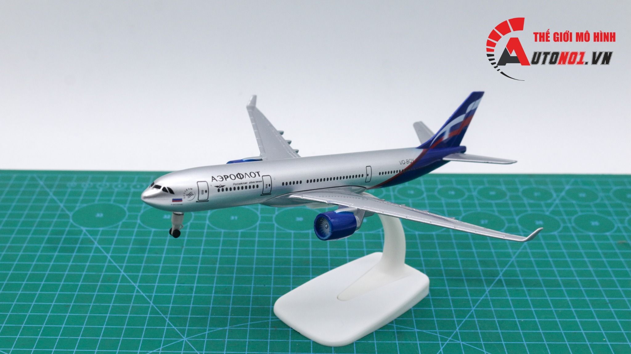 Mô hình máy bay Nga Russia Aeroflot Airbus A330 có bánh xe 20cm MB20044