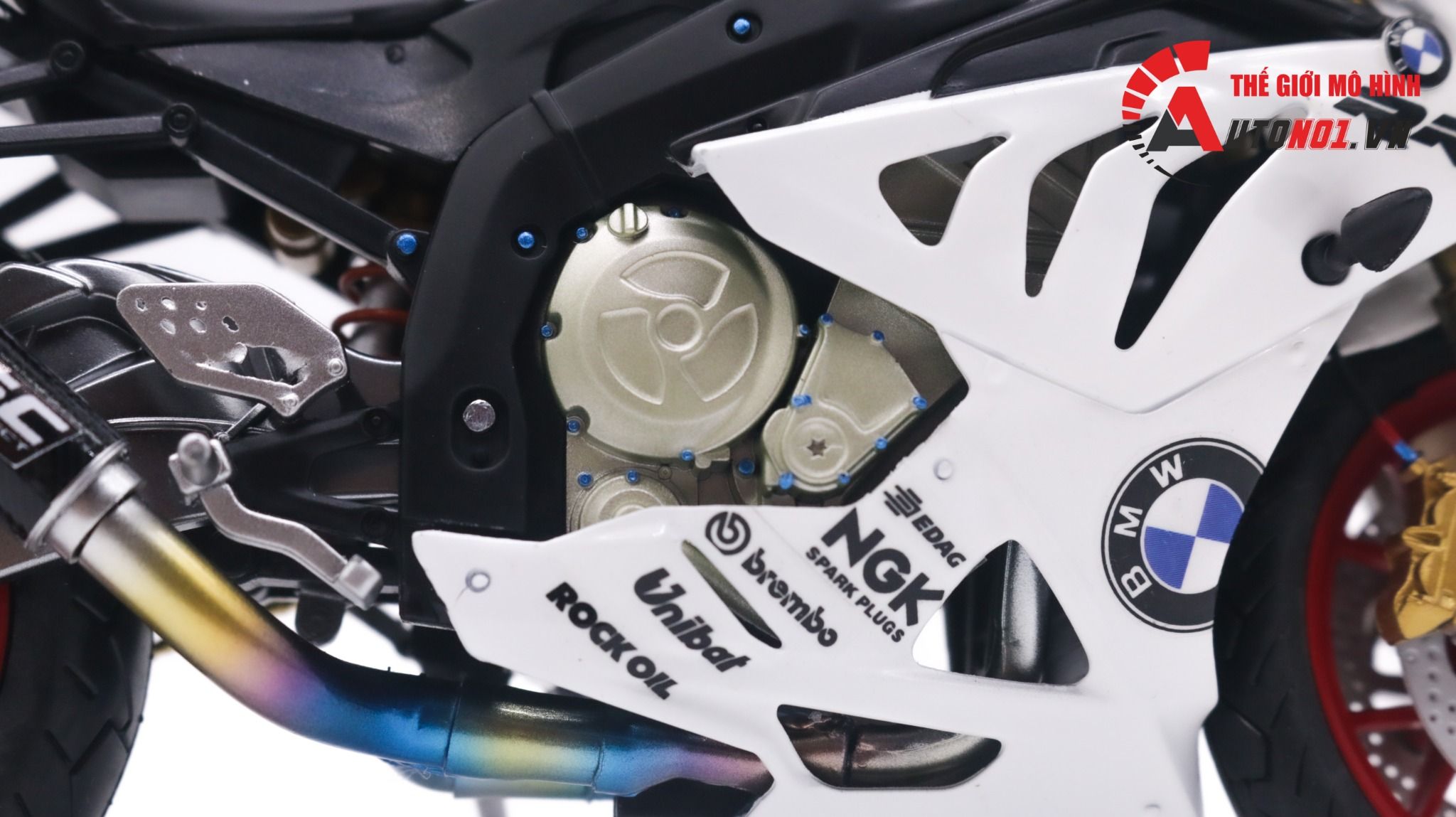 Mô hình xe độ BMW S1000RR white độ pô, độ mâm 1:12 Autono1 Joycity D022J