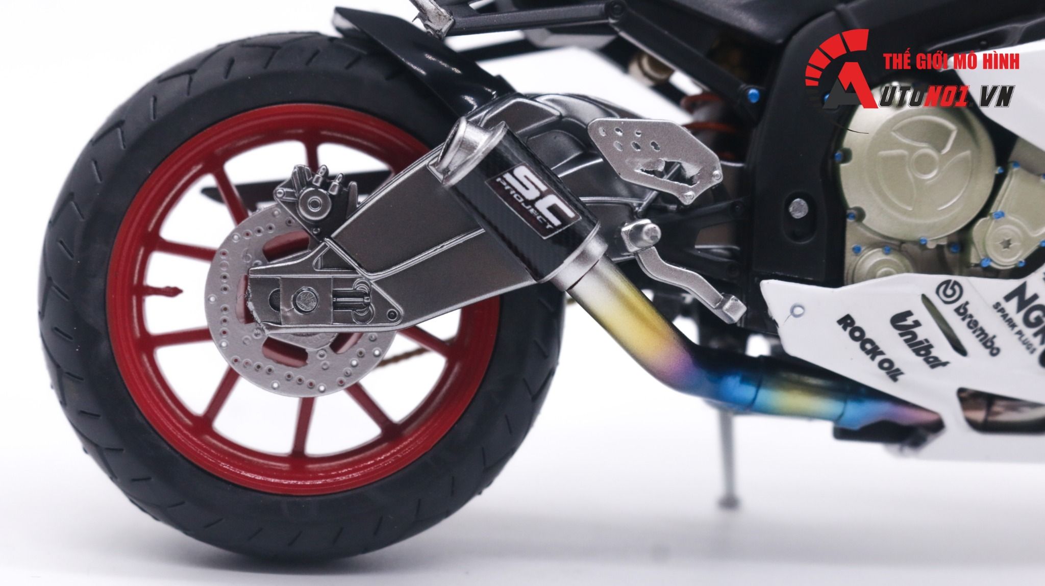 Mô hình xe độ BMW S1000RR white độ pô, độ mâm 1:12 Autono1 Joycity D022J