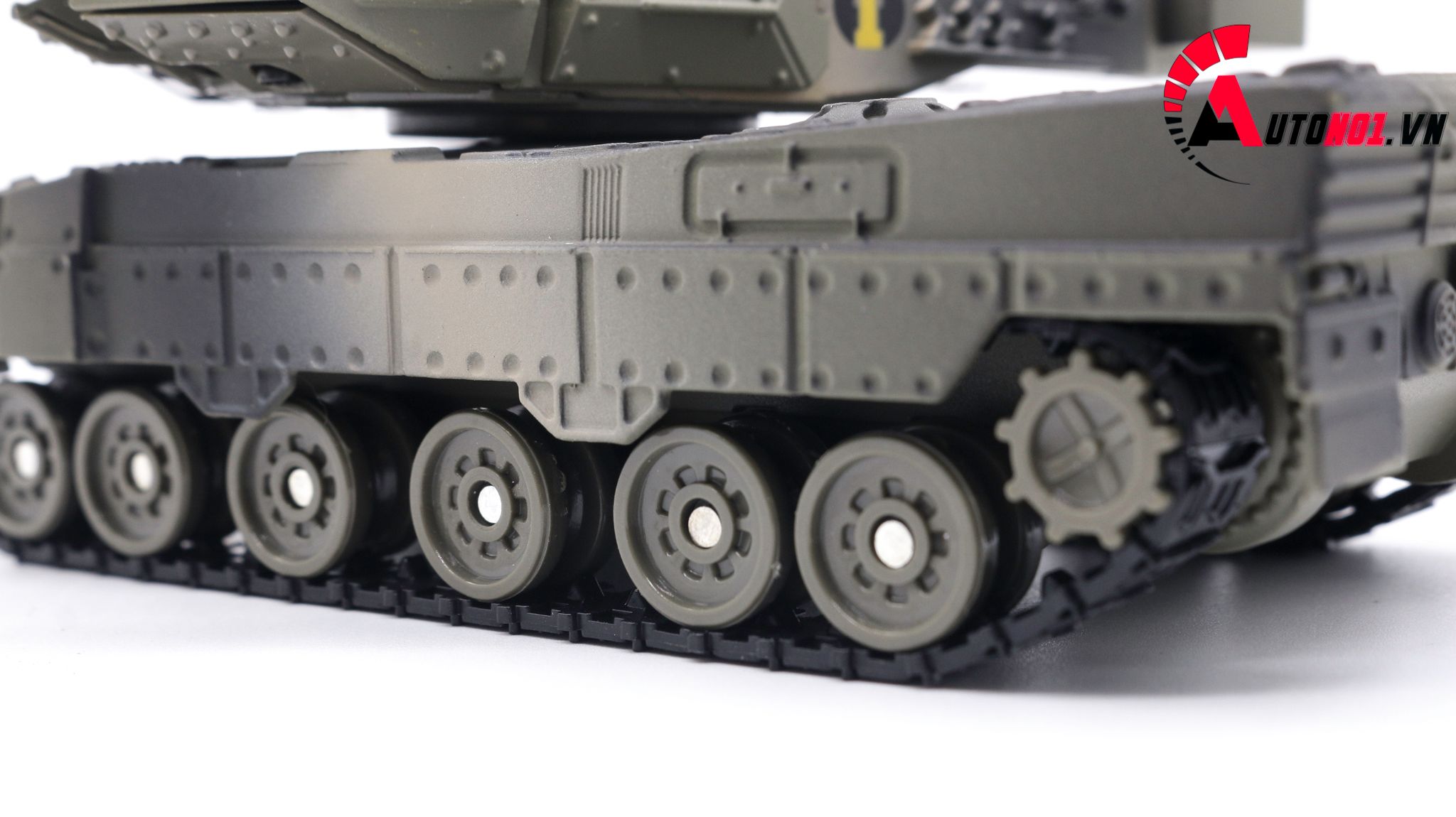 Mô hình xe tăng quân sự 1:32 huayi alloy OT076 