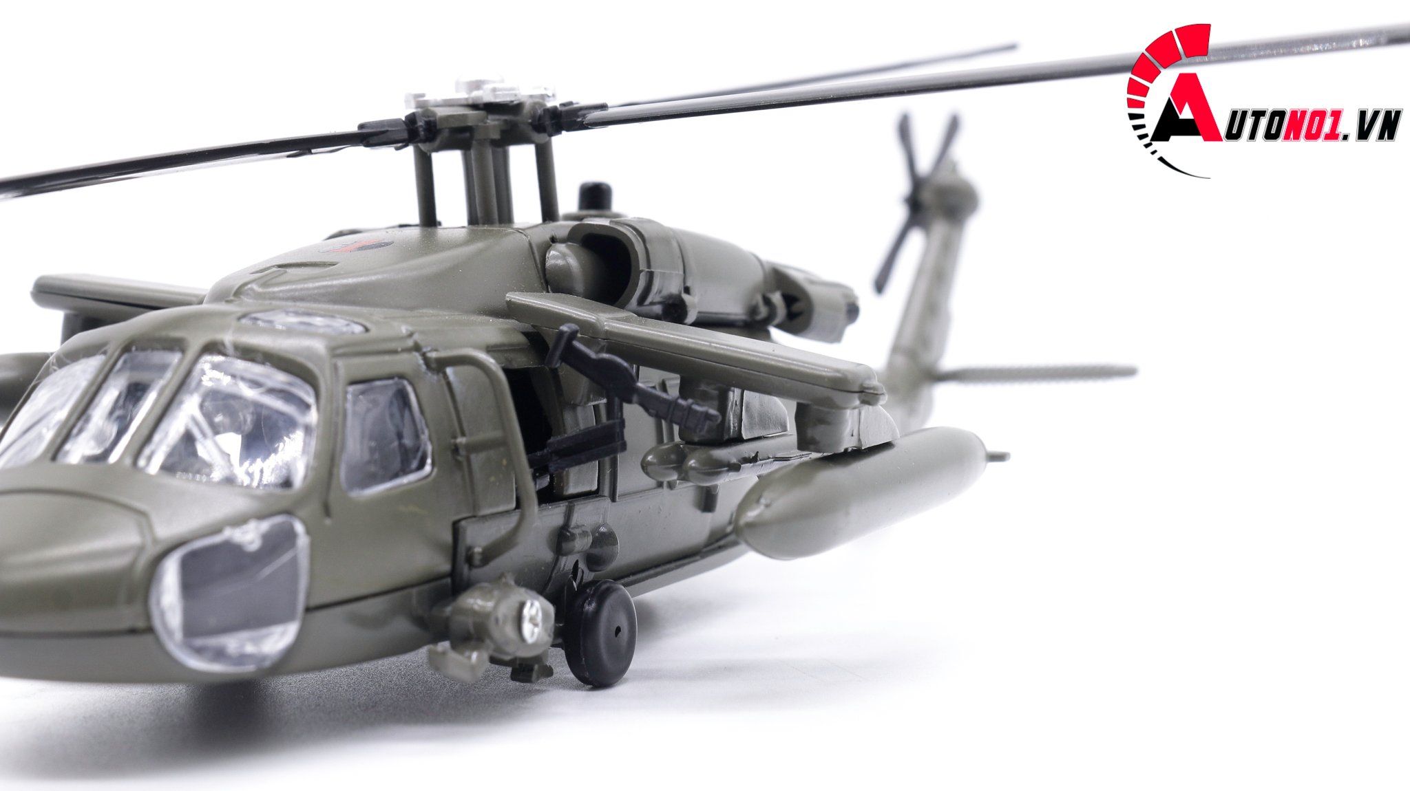 Mô hình máy bay trực thăng quân sự 1:64 huayi alloy 7645