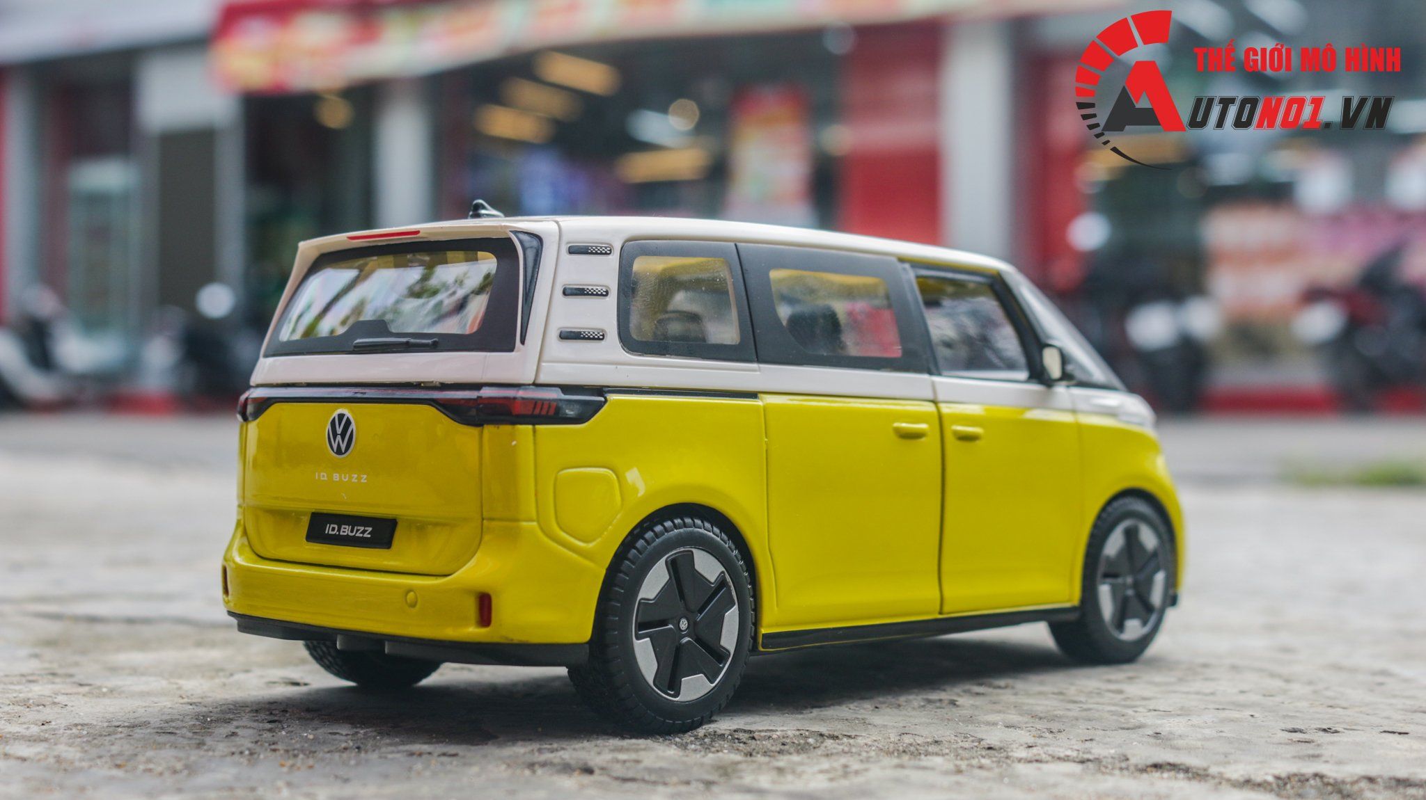Mô hình xe ô tô điện ID. Buzz Volkswagen mở 2 cửa và cốp sau tỉ lệ 1:24 Maisto OT535