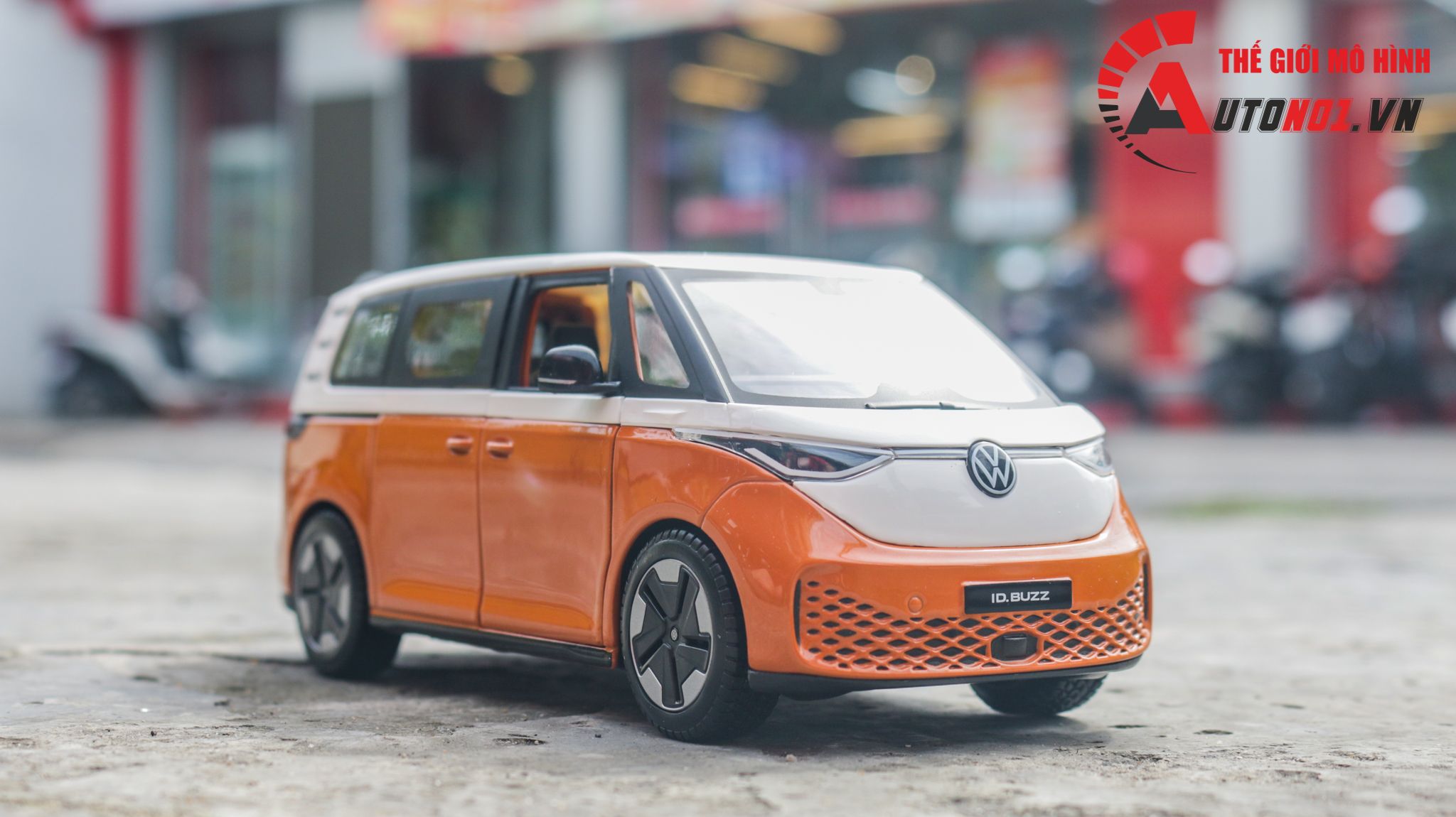 Mô hình xe ô tô điện ID. Buzz Volkswagen mở 2 cửa và cốp sau tỉ lệ 1:24 Maisto OT535