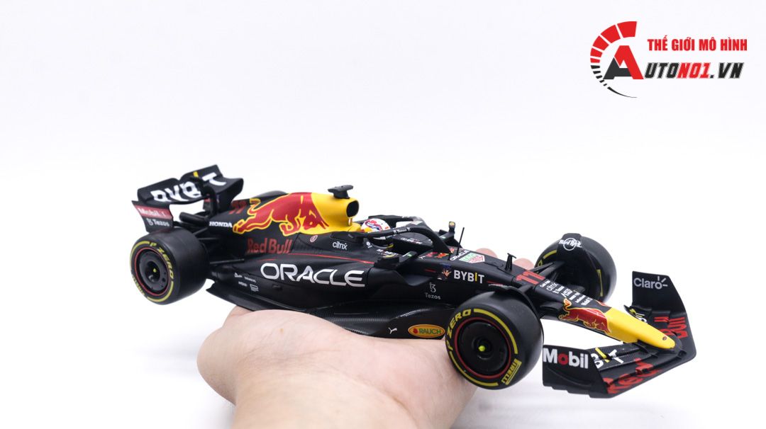  Mô hình xe đua F1 Oracle Red Bull racing 2022 RB18 hộp mica có figure 1:24 Bburago OT061 