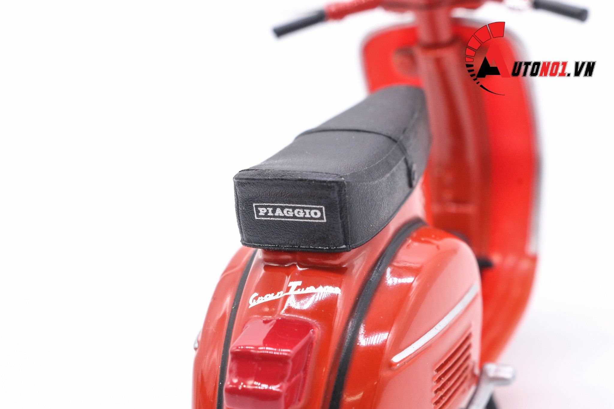 Mô hình xe Vespa gtr red 1968 1:18 Maisto 7070P