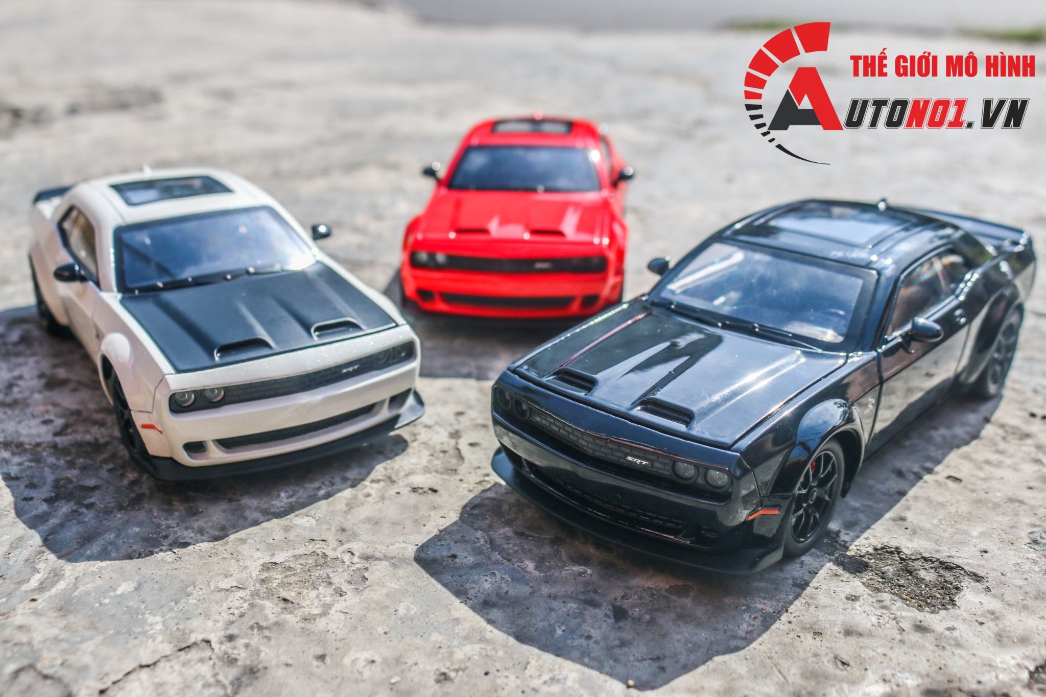 Mô hình xe Dodge Challenger SRT full open - có đèn - âm thanh tỉ lệ 1:24 Chezhi OT528