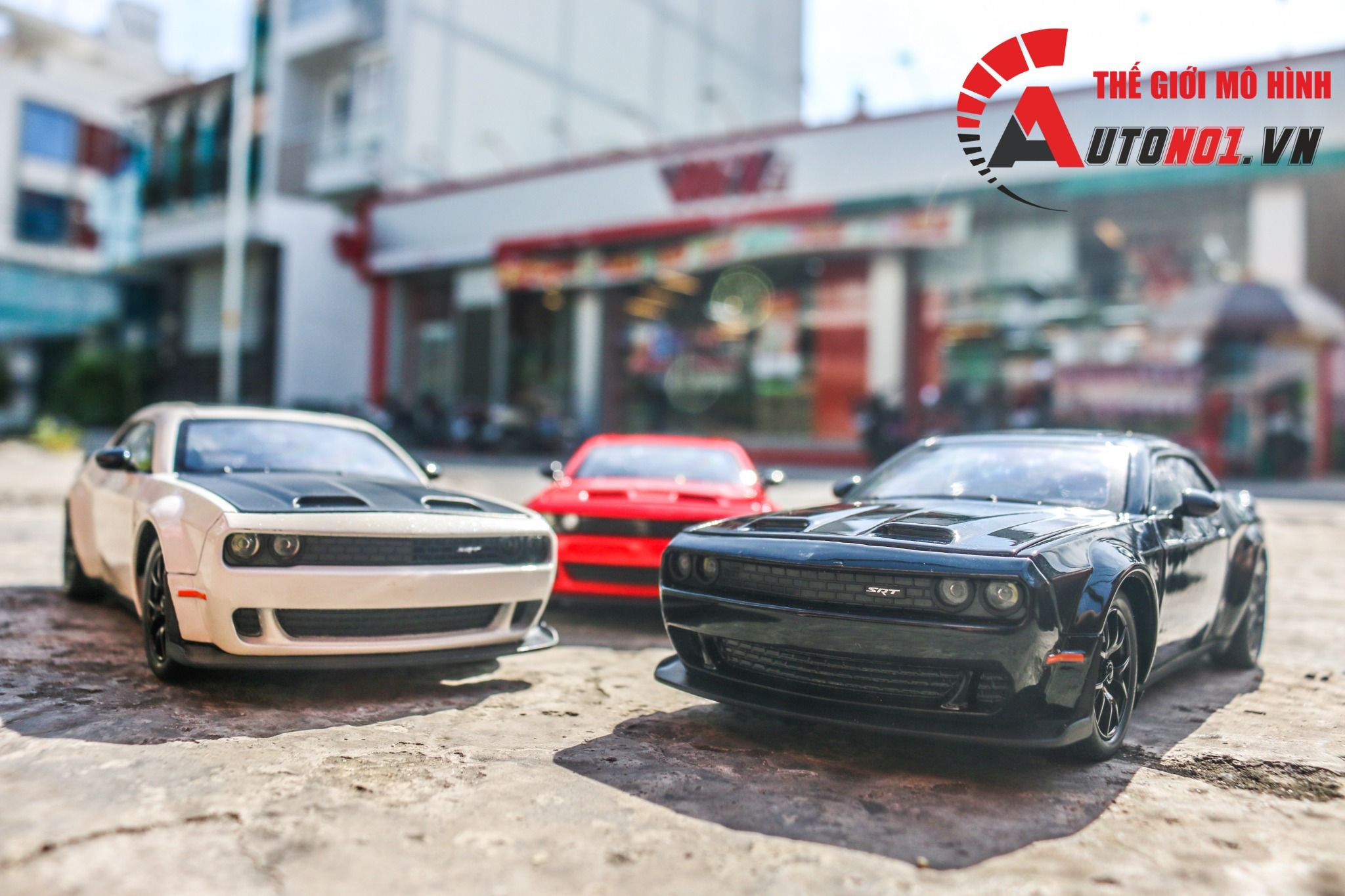 Mô hình xe Dodge Challenger SRT full open - có đèn - âm thanh tỉ lệ 1:24 Chezhi OT528