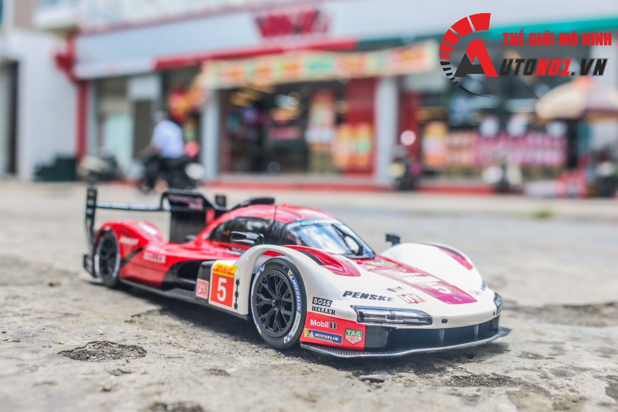Mô hình xe Porsche 963 có đế 1:24 Bburago có bản quyền chính hãng 18-28022 OT419