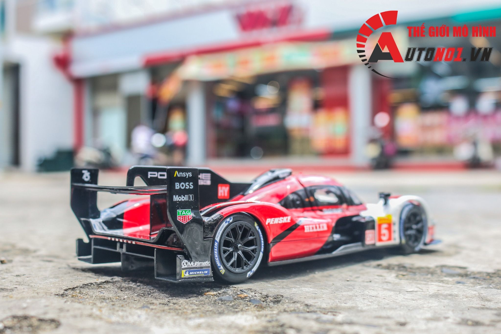 Mô hình xe Porsche 963 có đế 1:24 Bburago có bản quyền chính hãng 18-28022 OT419