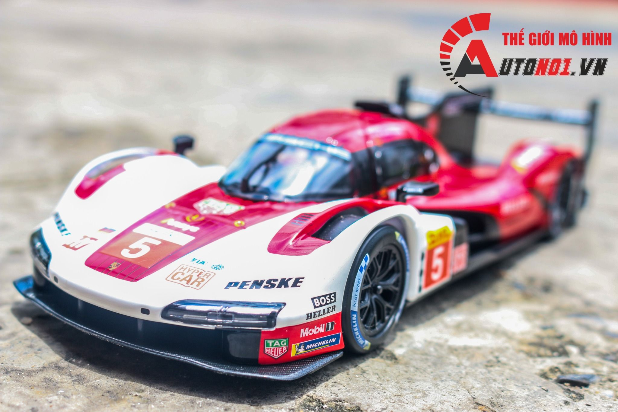 Mô hình xe Porsche 963 có đế 1:24 Bburago có bản quyền chính hãng 18-28022 OT419
