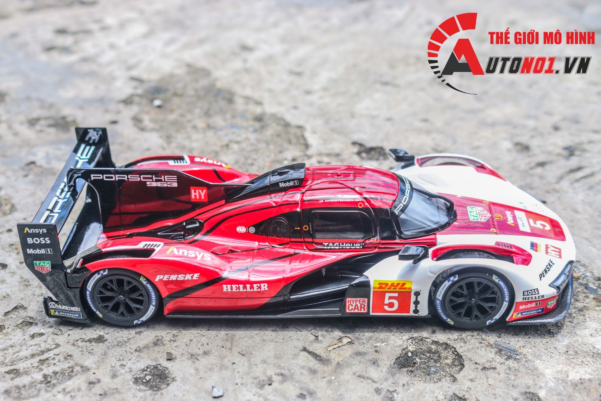 Mô hình xe Porsche 963 có đế 1:24 Bburago có bản quyền chính hãng 18-28022 OT419