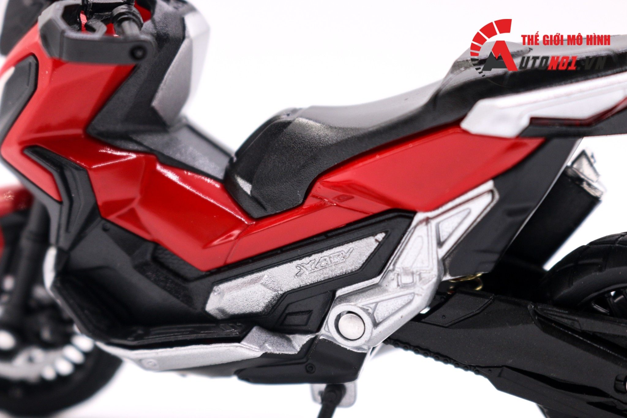  Mô hình xe Honda X-ADV 1:18 Welly 6900 