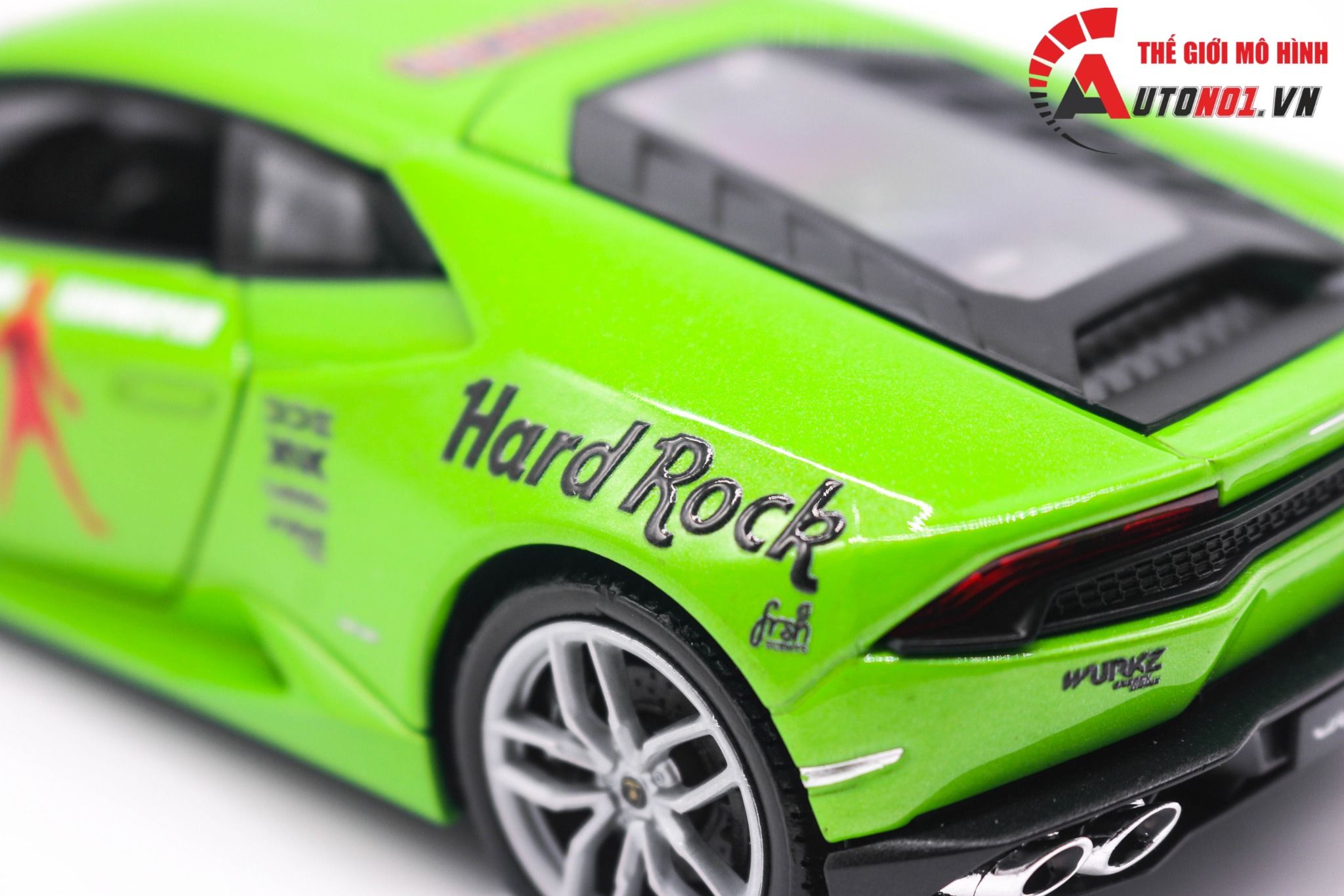 Mô hình xe custom Huracan Gumball3000 Green tỉ lệ 1:24 Welly DO24002