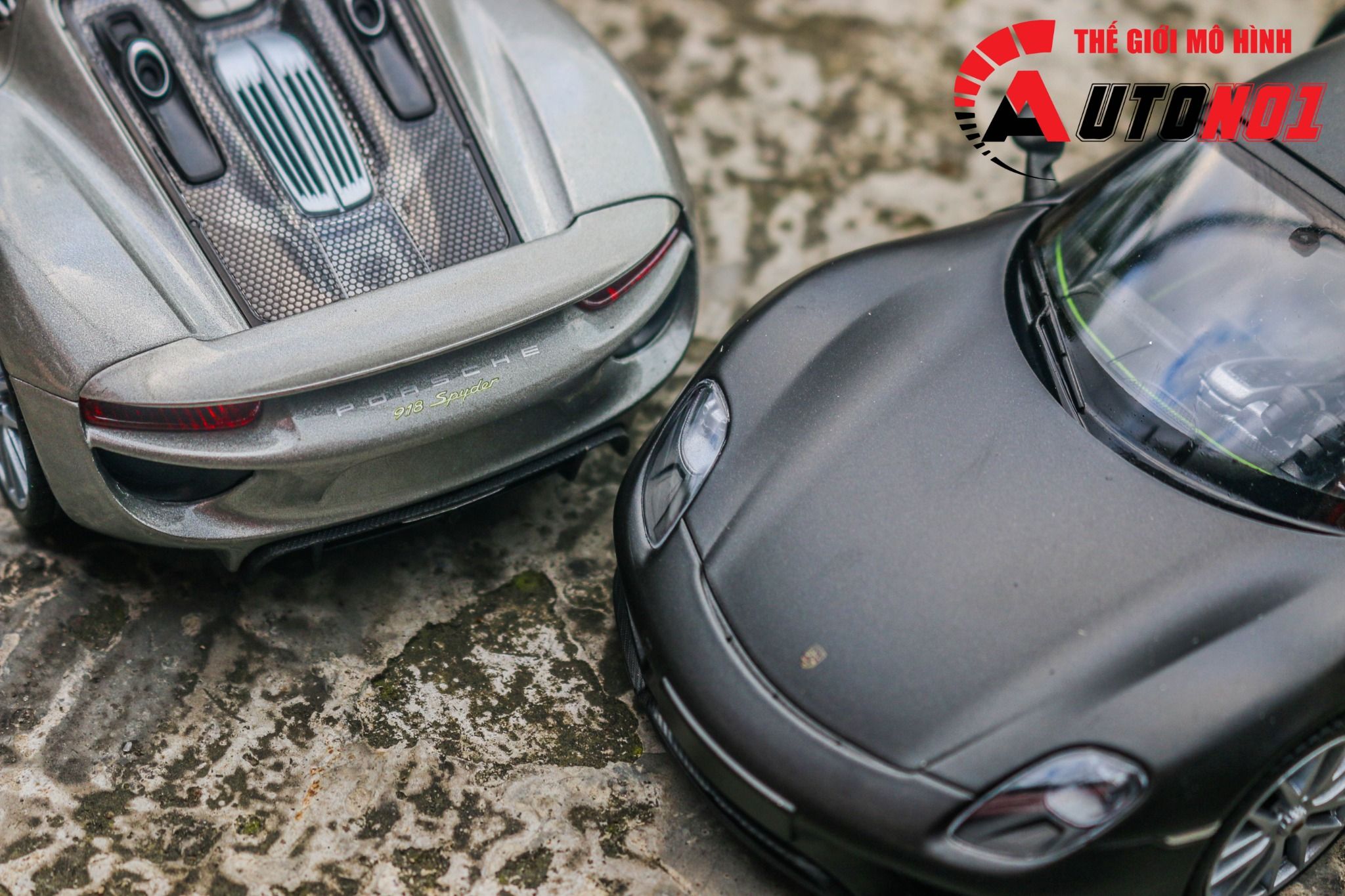 Mô hình xe Porsche 918 Spyder mở được 2 cửa 1:24 Welly OT558