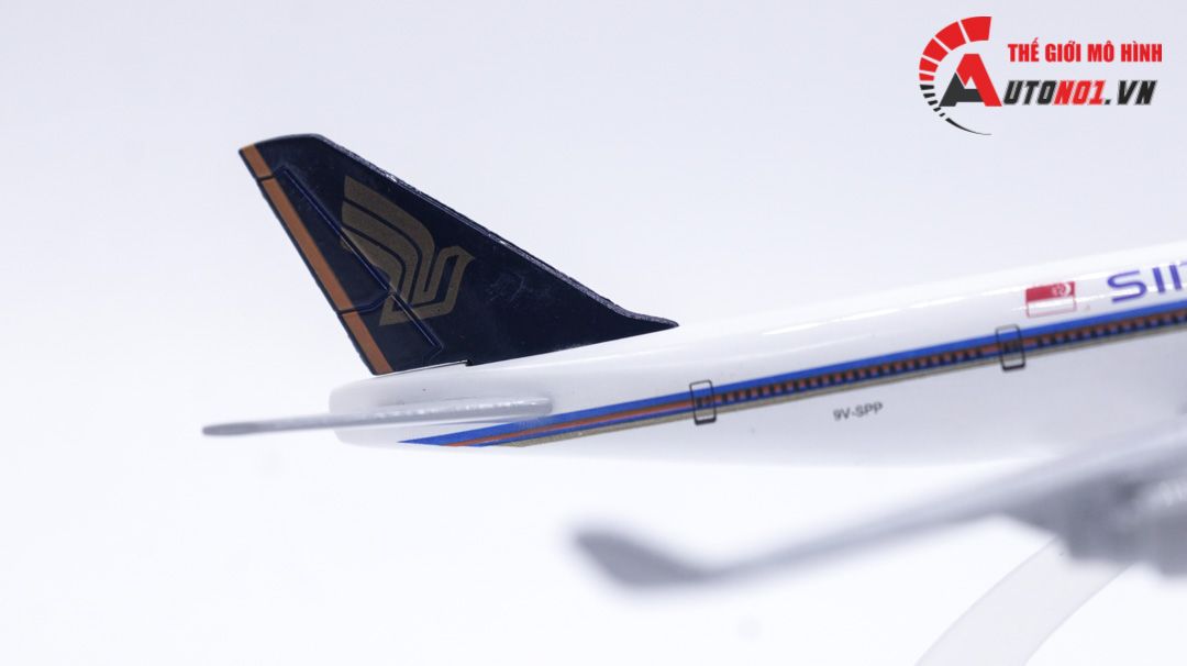 Mô hình máy bay Singapore Airlines Boeing B747 16cm MB16024