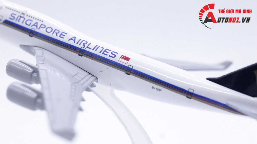 Mô hình máy bay Singapore Airlines Boeing B747 16cm MB16024