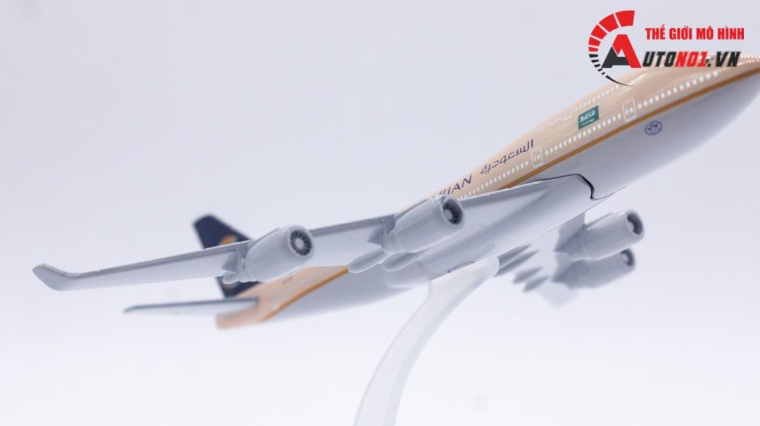 Mô hình máy bay Saudi Arabia Airlines Boeing B747 16cm MB16020