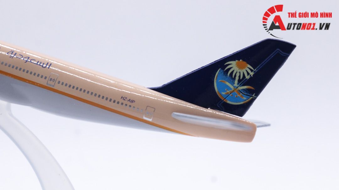 Mô hình máy bay Saudi Arabia Airlines Boeing B747 16cm MB16020
