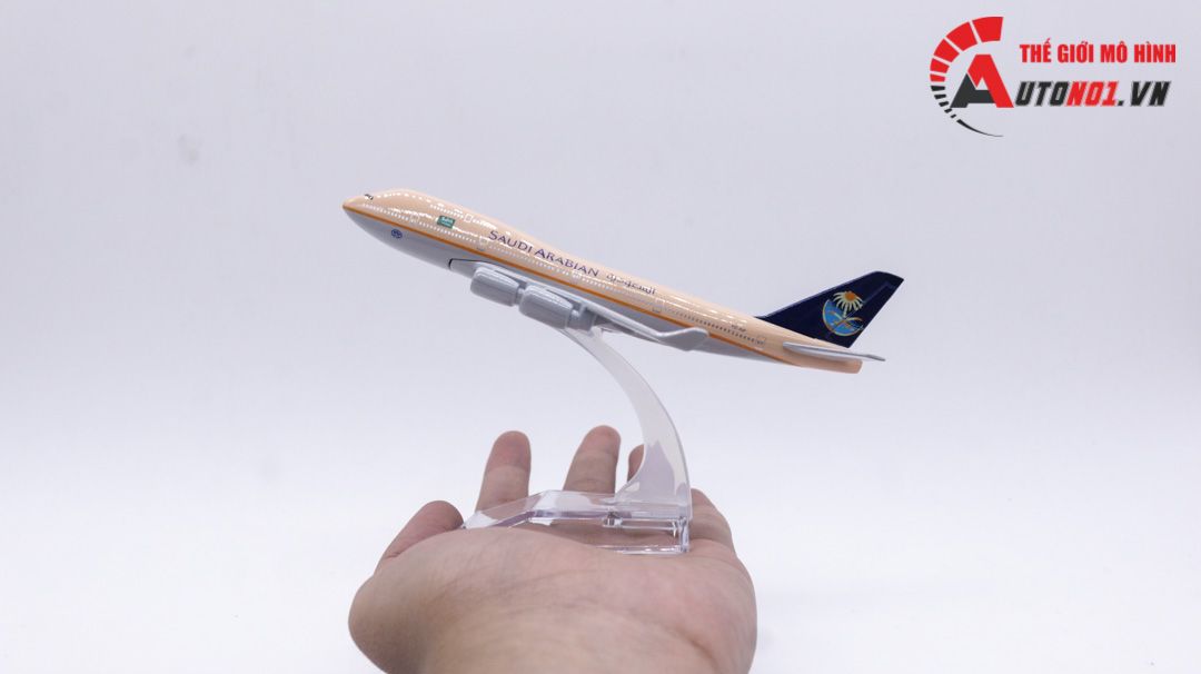 Mô hình máy bay Saudi Arabia Airlines Boeing B747 16cm MB16020