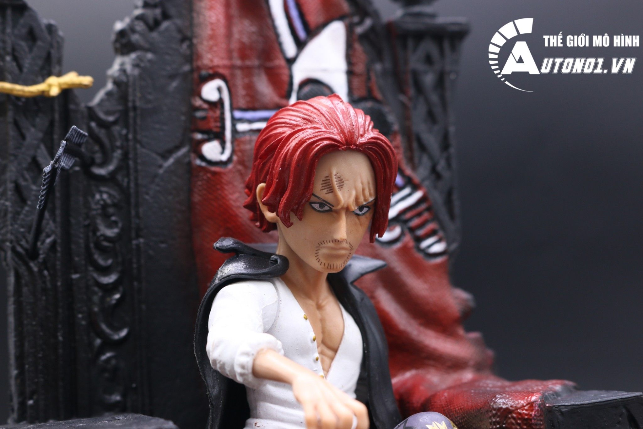 Mô hình nhân vật One Piece Tứ Hoàng Shanks 24cm Fg101