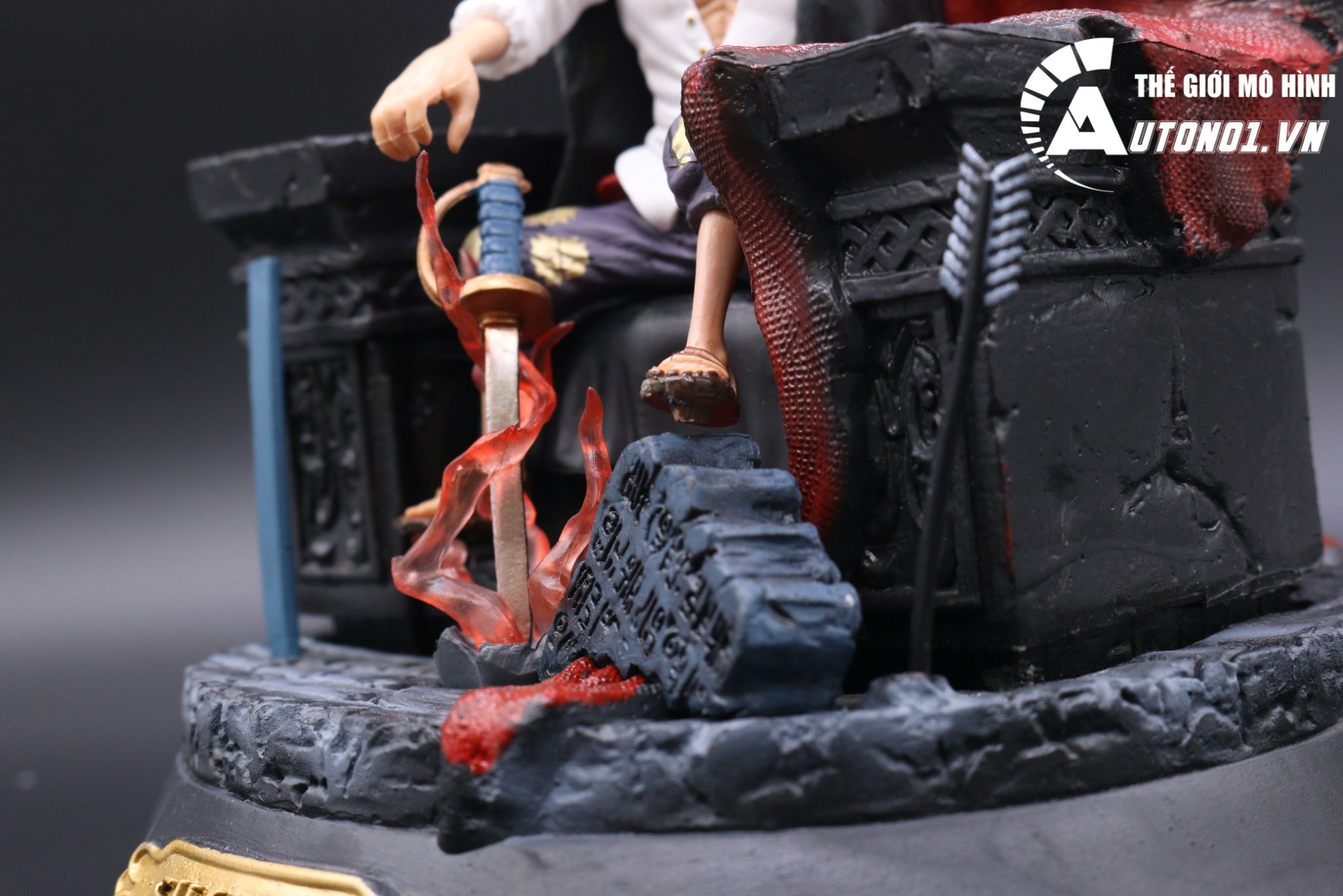 Mô hình nhân vật One Piece Tứ Hoàng Shanks 24cm Fg101