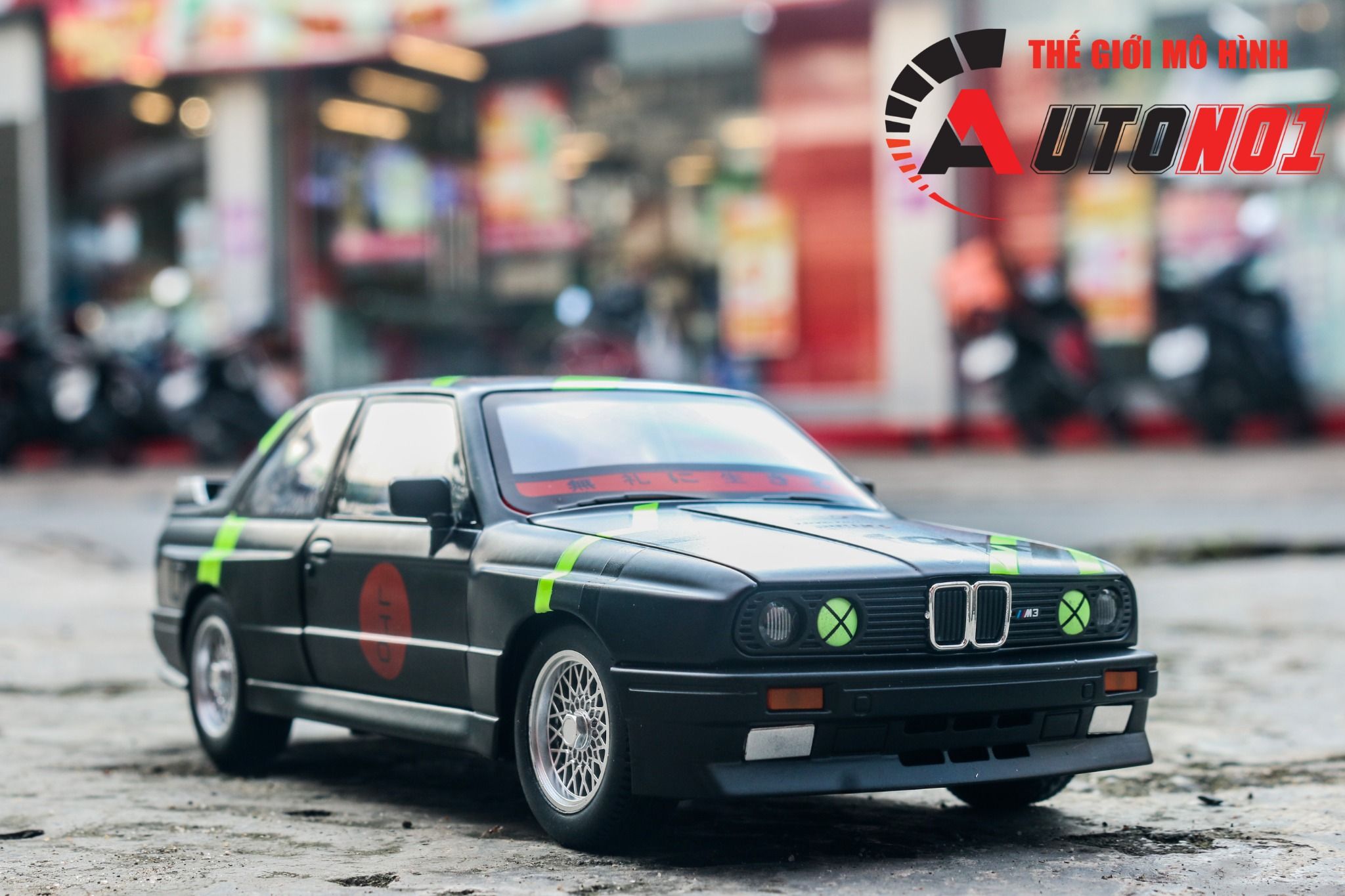 Mô hình xe BMW M3 series racing full open - full kính - đánh lái được tỉ lệ 1:24 JinliFang OT24039