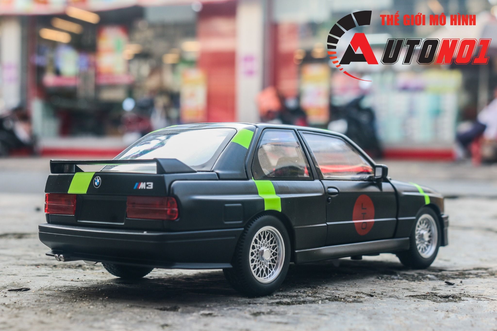 Mô hình xe BMW M3 series racing full open - full kính - đánh lái được tỉ lệ 1:24 JinliFang OT24039