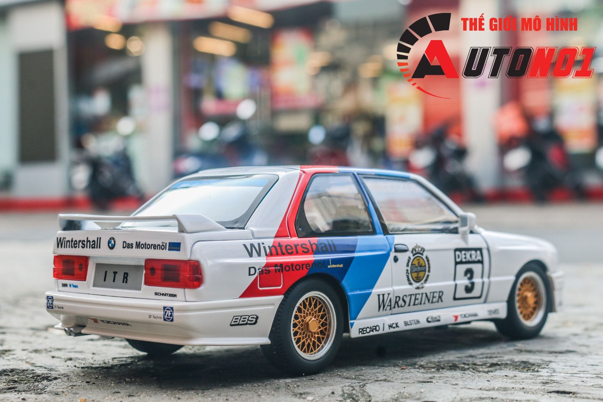 Mô hình xe BMW M3 series racing full open - full kính - đánh lái được tỉ lệ 1:24 JinliFang OT24039