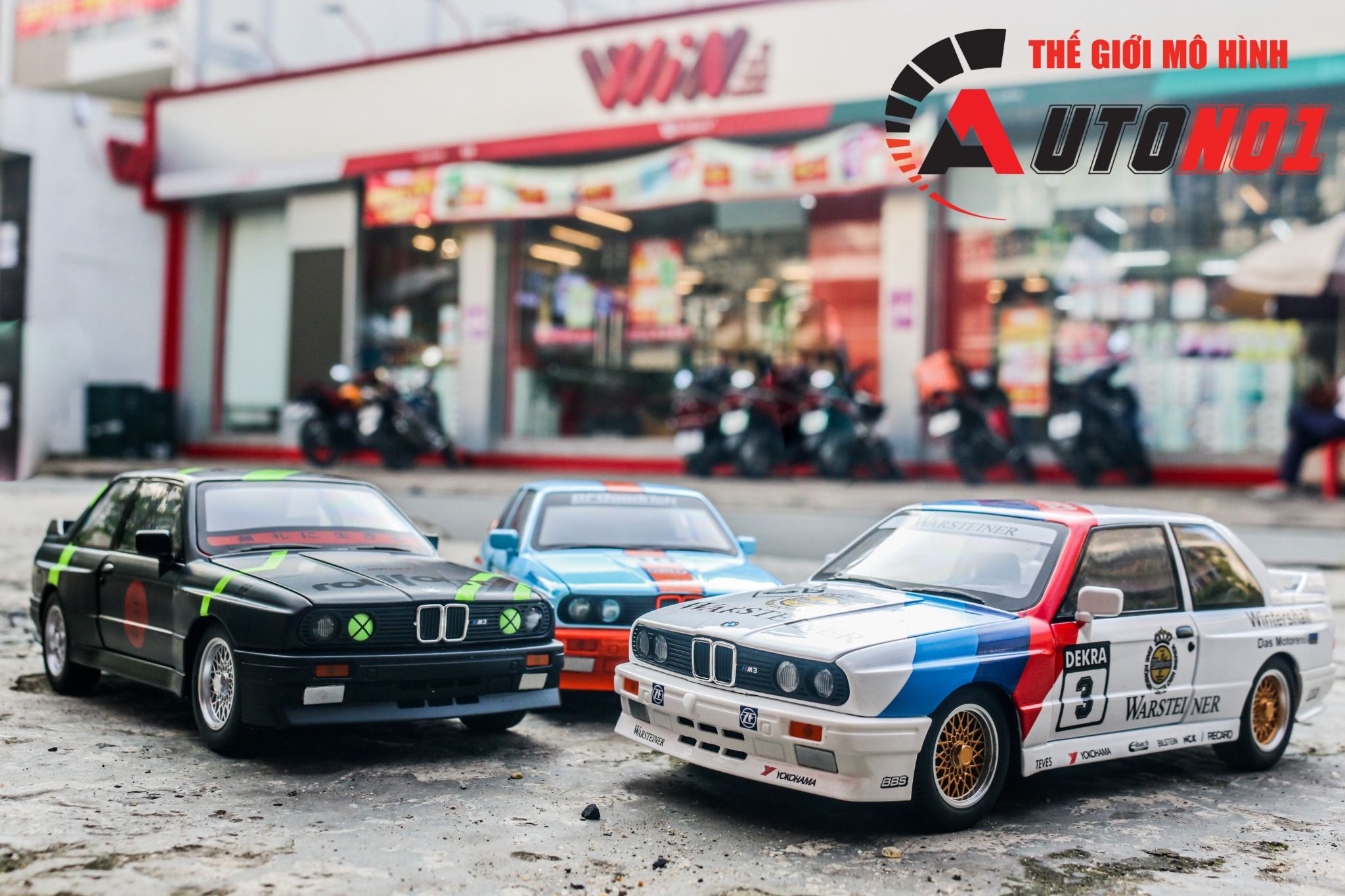 Mô hình xe BMW M3 series racing full open - full kính - đánh lái được tỉ lệ 1:24 JinliFang OT24039