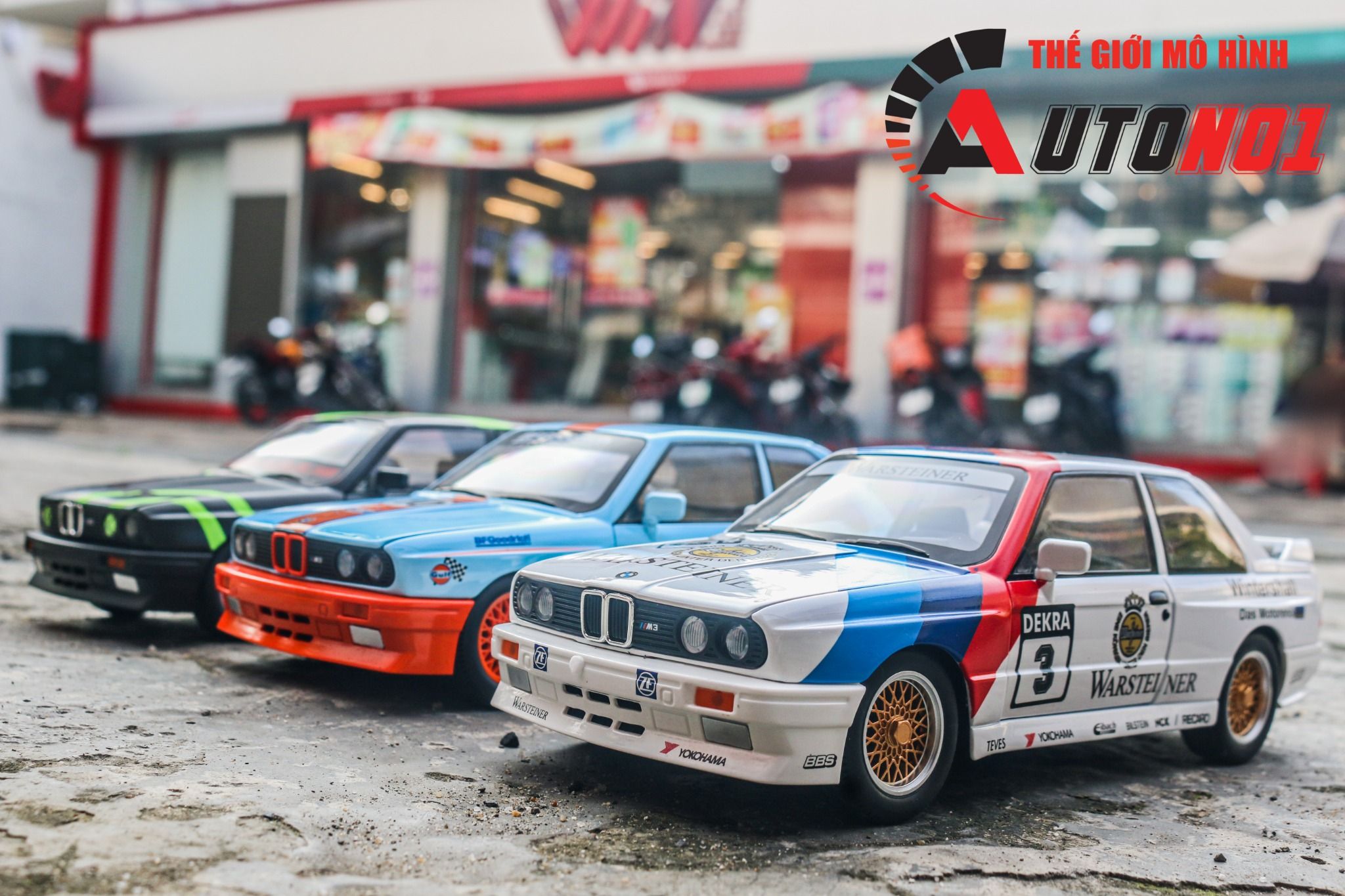 Mô hình xe BMW M3 series racing full open - full kính - đánh lái được tỉ lệ 1:24 JinliFang OT24039