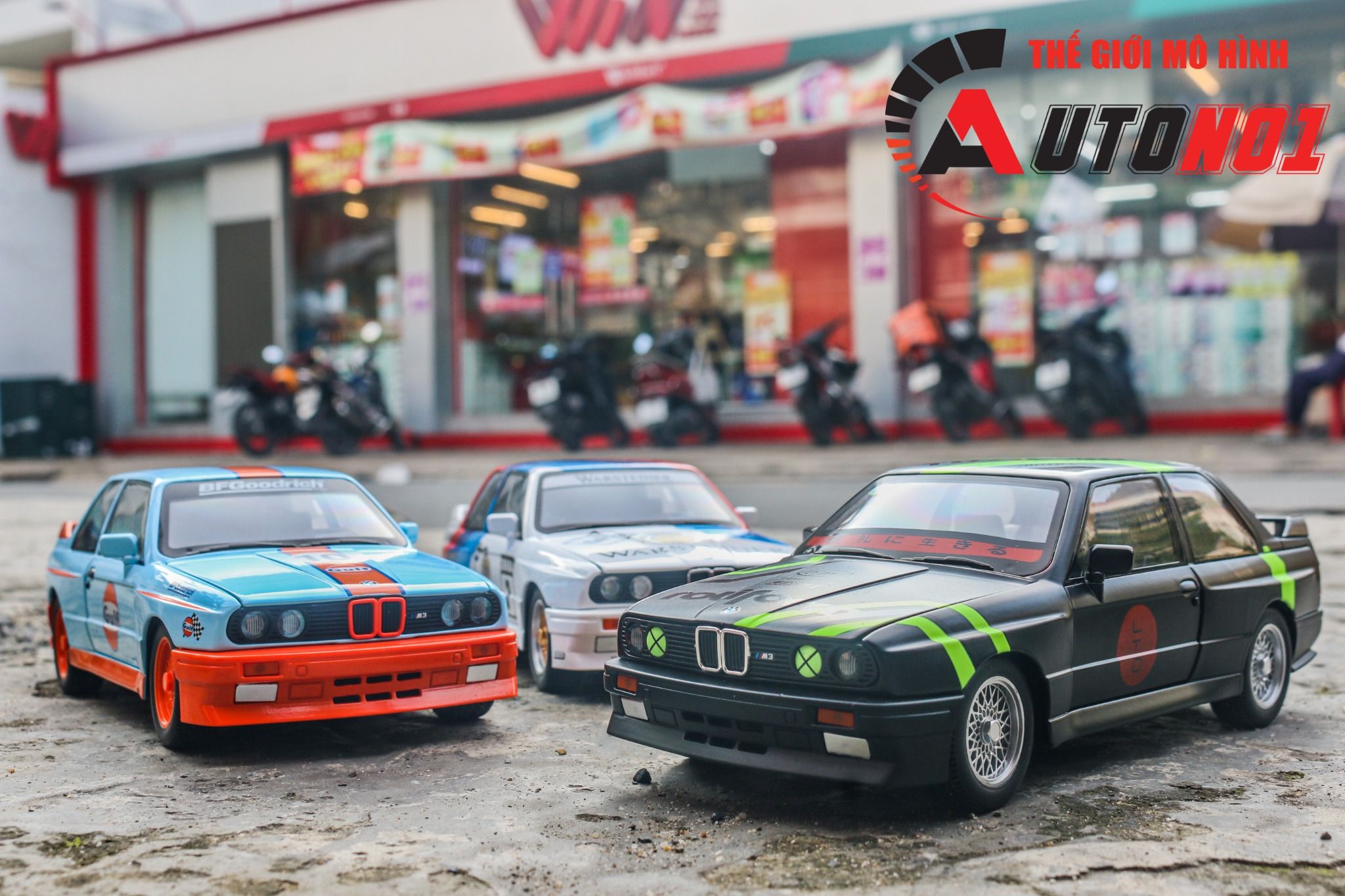 Mô hình xe BMW M3 series racing full open - full kính - đánh lái được tỉ lệ 1:24 JinliFang OT24039