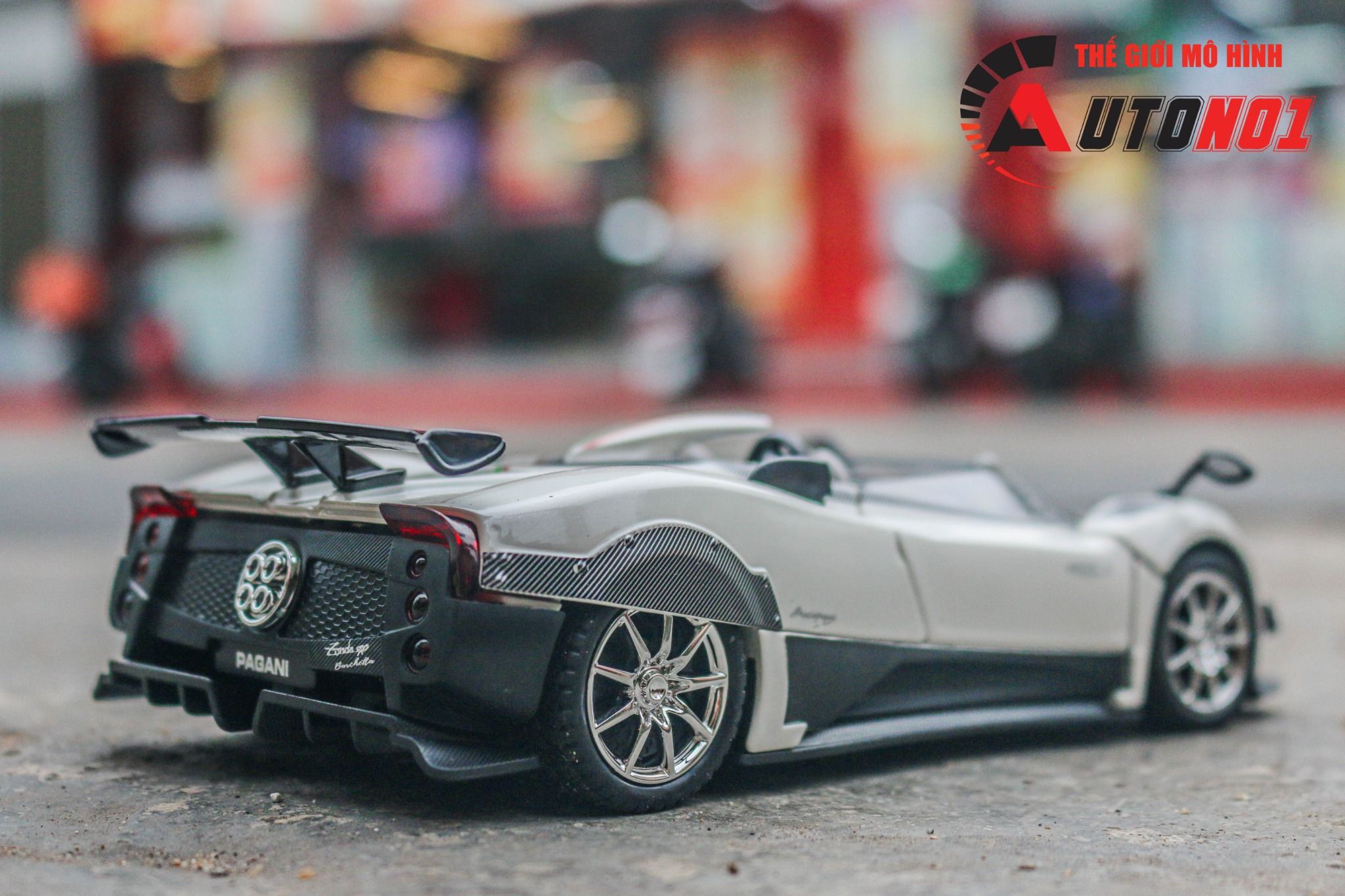 Mô hình xe Pagani Zonda HP Barchetta full open - full kính tỉ lệ 1:24 Newao OT24049