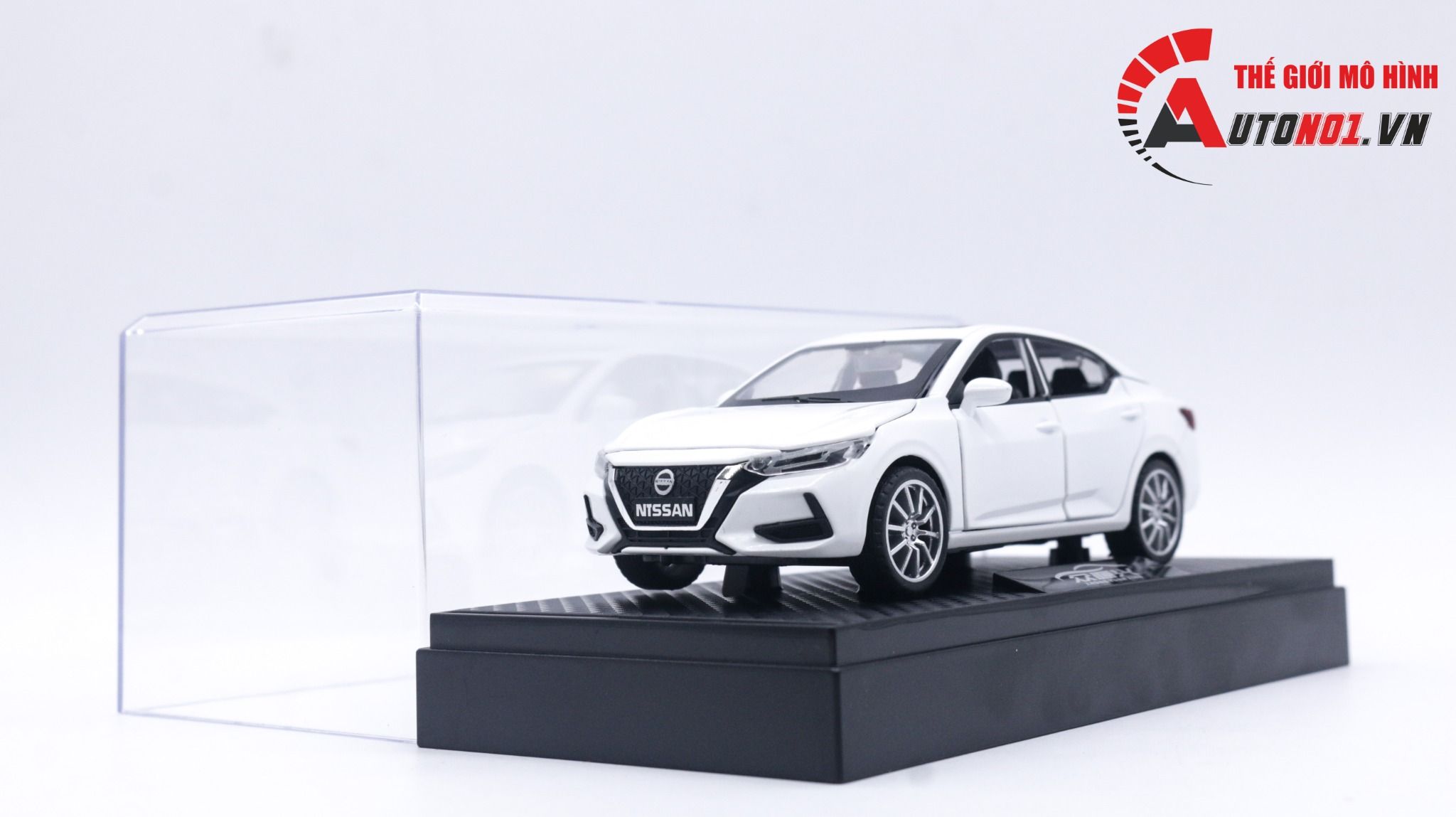  Mô hình xe Nissan Sylphy có đế hộp mica 1:32 Alloy Model OT124 