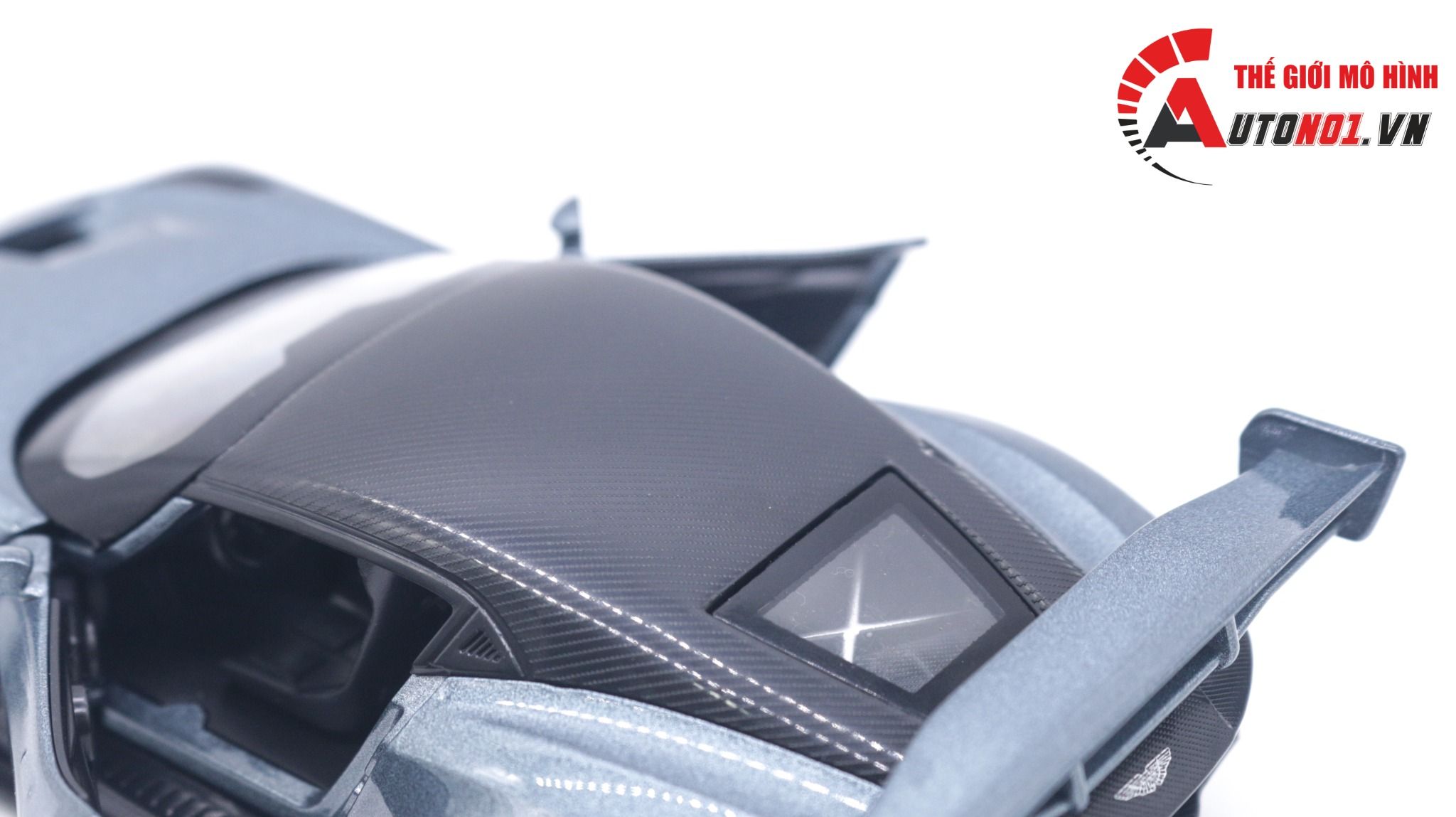 Mô hình xe Aston Martin Vulcan có đế hộp mica 1:32 Alloy Model OT122