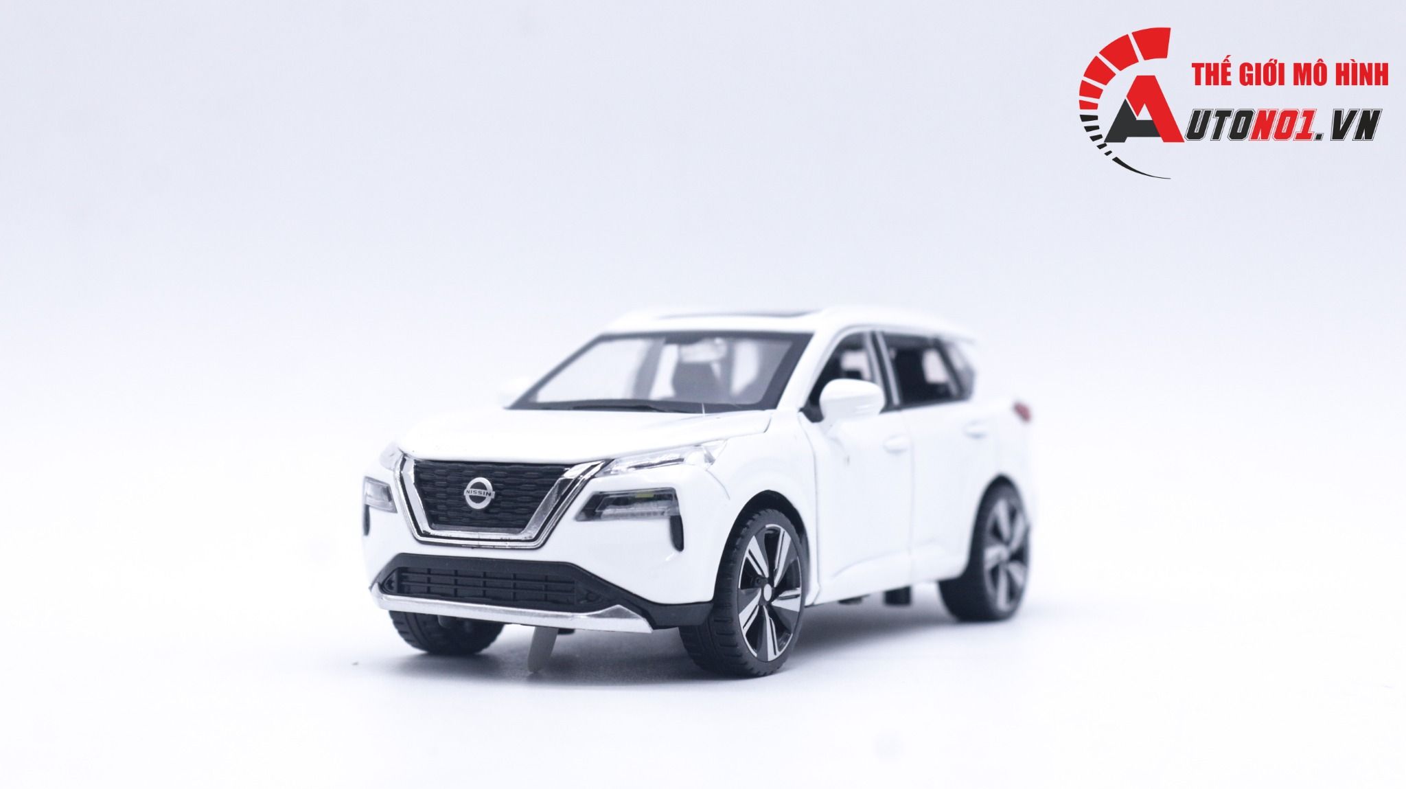 Mô hình xe Nissan X-Trail có đế hộp mica 1:32 Alloy Model OT123