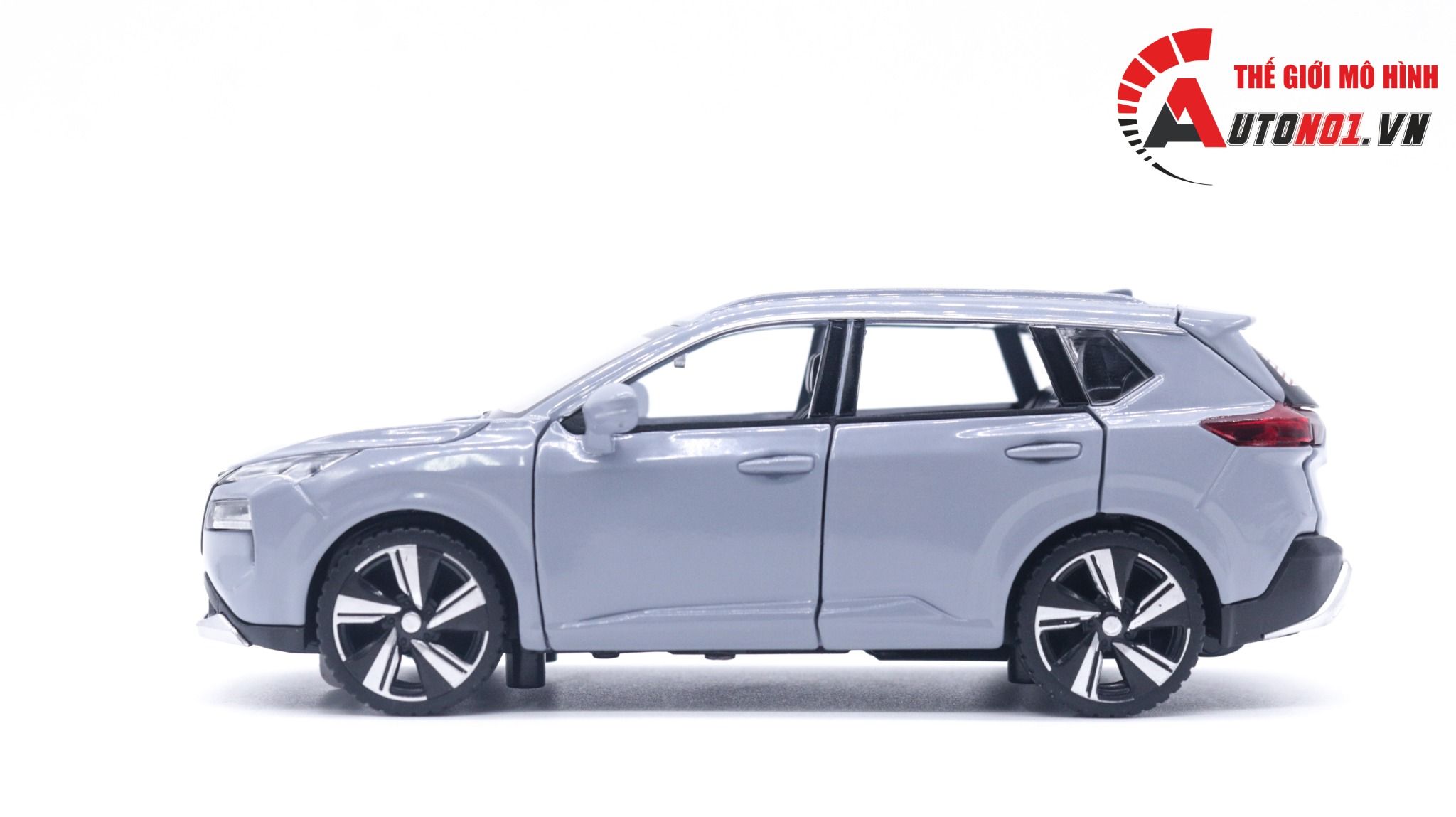 Mô hình xe Nissan X-Trail có đế hộp mica 1:32 Alloy Model OT123