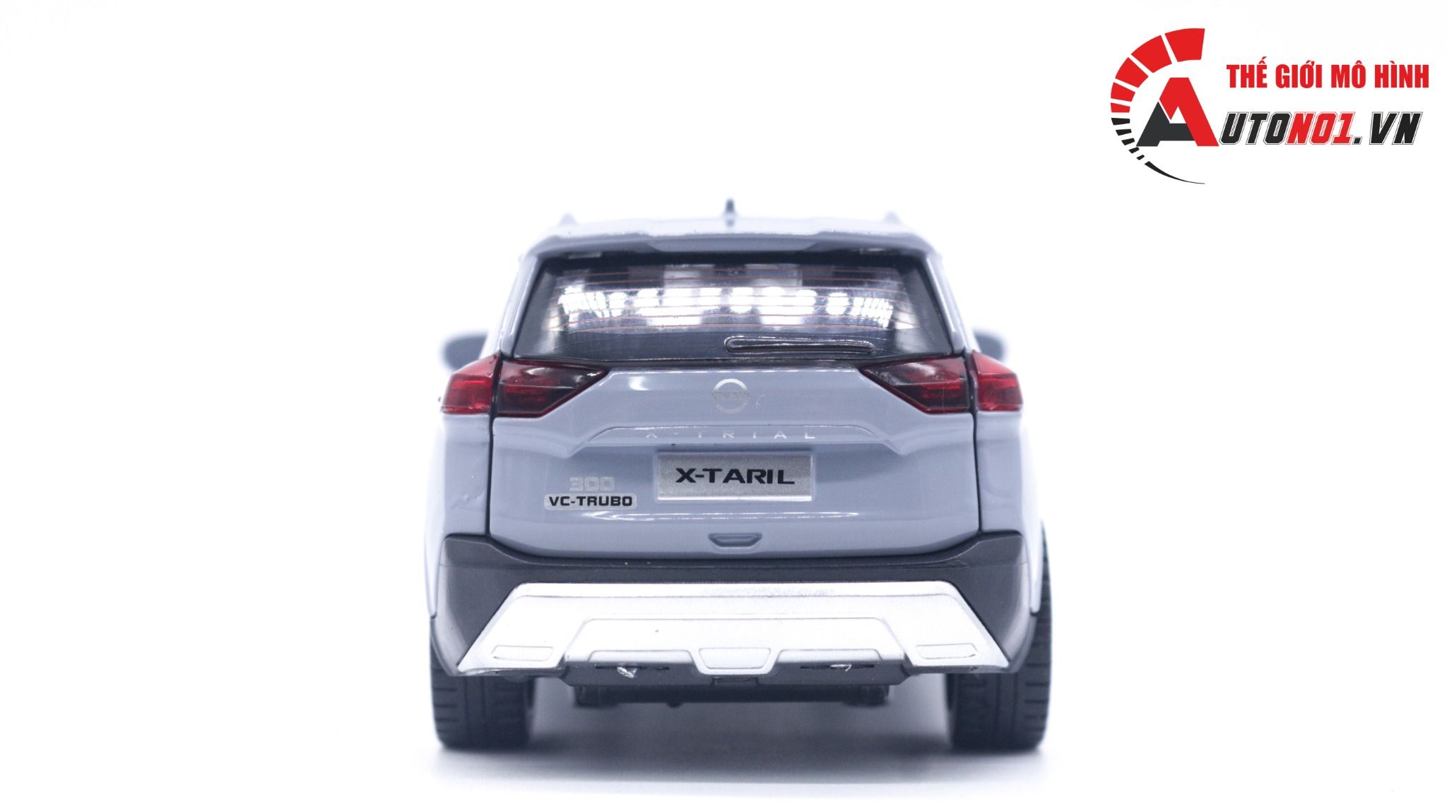 Mô hình xe Nissan X-Trail có đế hộp mica 1:32 Alloy Model OT123