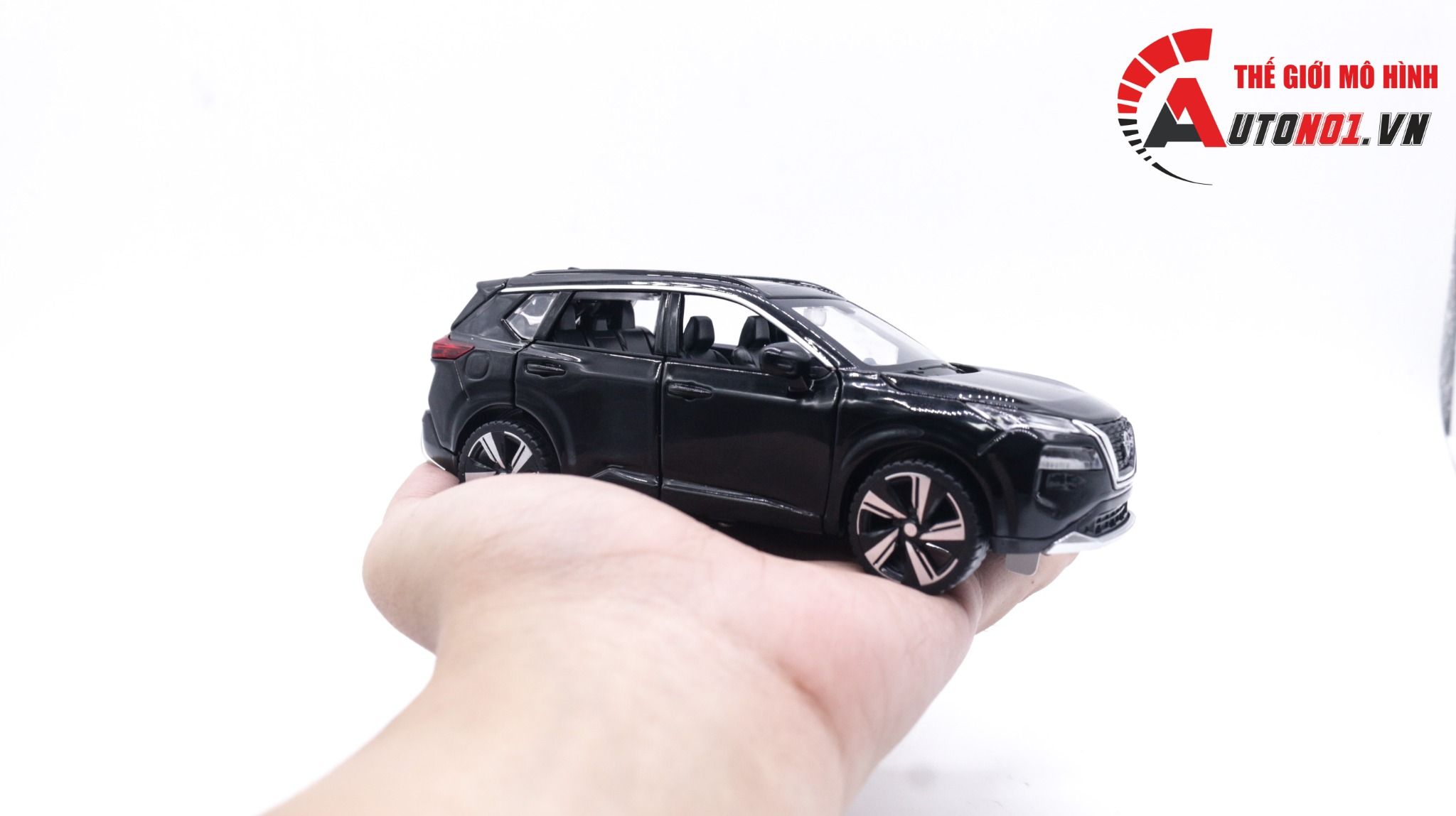 Mô hình xe Nissan X-Trail có đế hộp mica 1:32 Alloy Model OT123