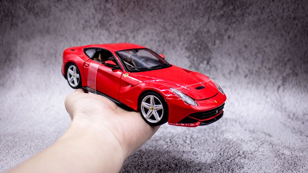 MÔ HÌNH FERRARI F12 BERLINETTA RED 1:24 BBURAGO 1307