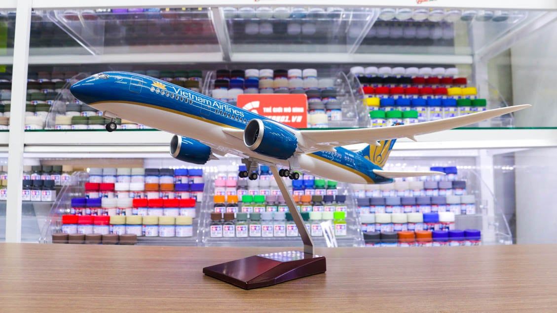Mô hình máy bay Vietnam Airlines Dreamliner Boeing B787 47cm 1:130 có đèn led tự động theo tiếng vỗ tay hoặc chạm MB47002