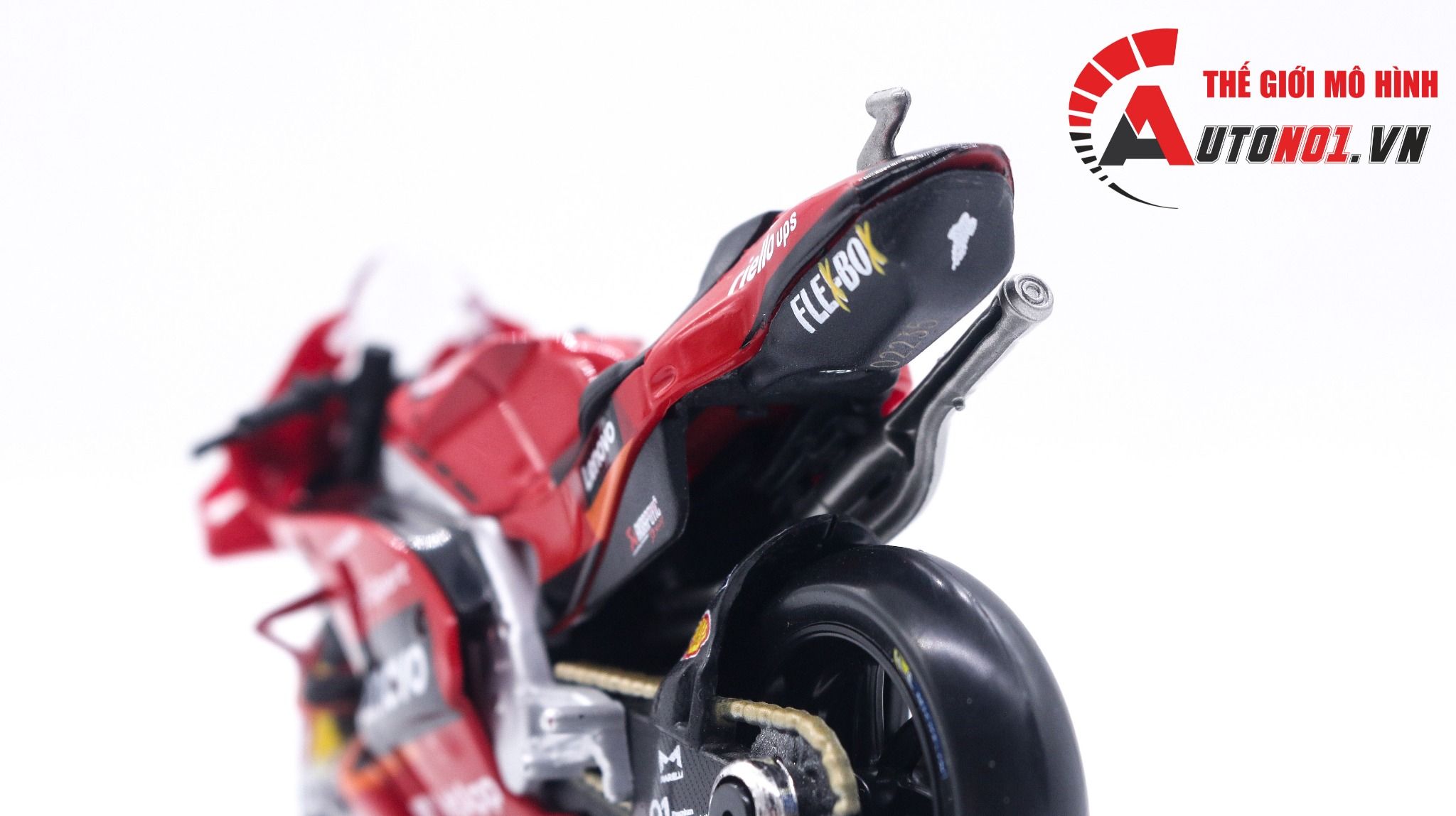 Mô hình xe mô tô GP Ducati Desmoscidici Lenovo Racing 2022 tỉ lệ 1:18 Maisto 8125