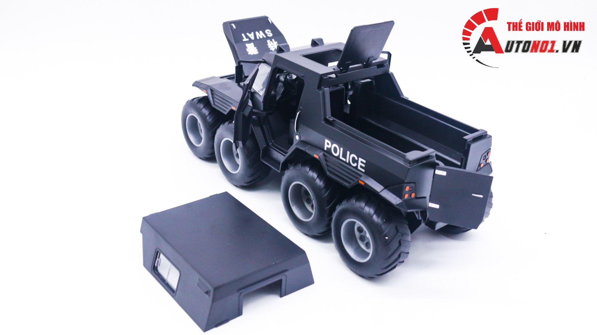 Mô hình xe cảnh sát địa hình lội nước Shaman 8x8 Police 1:24 Miniauto OT135
