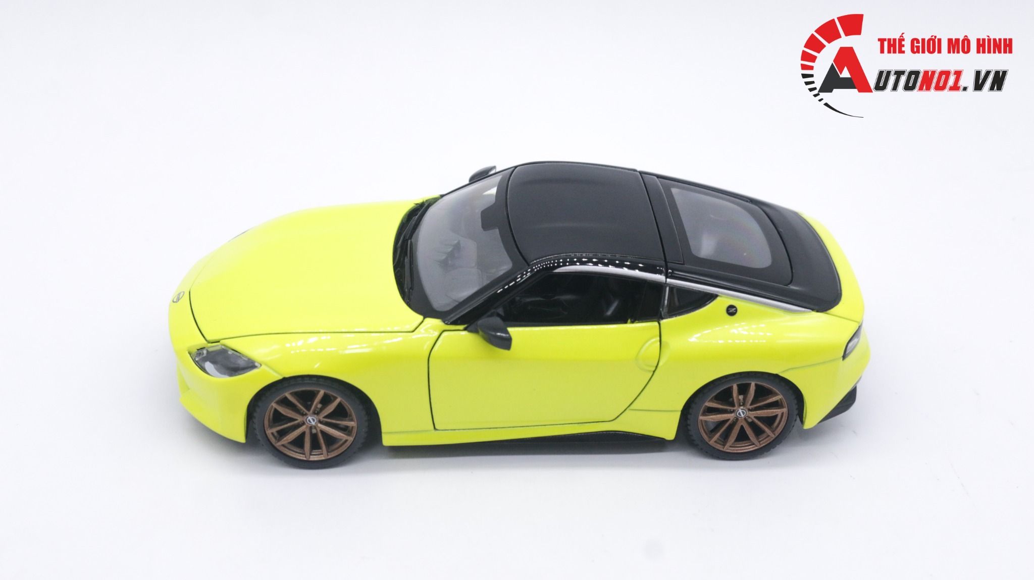 Mô hình xe ô tô Nissan Z 2023 Yellow tỉ lệ 1:24 Maisto OT150