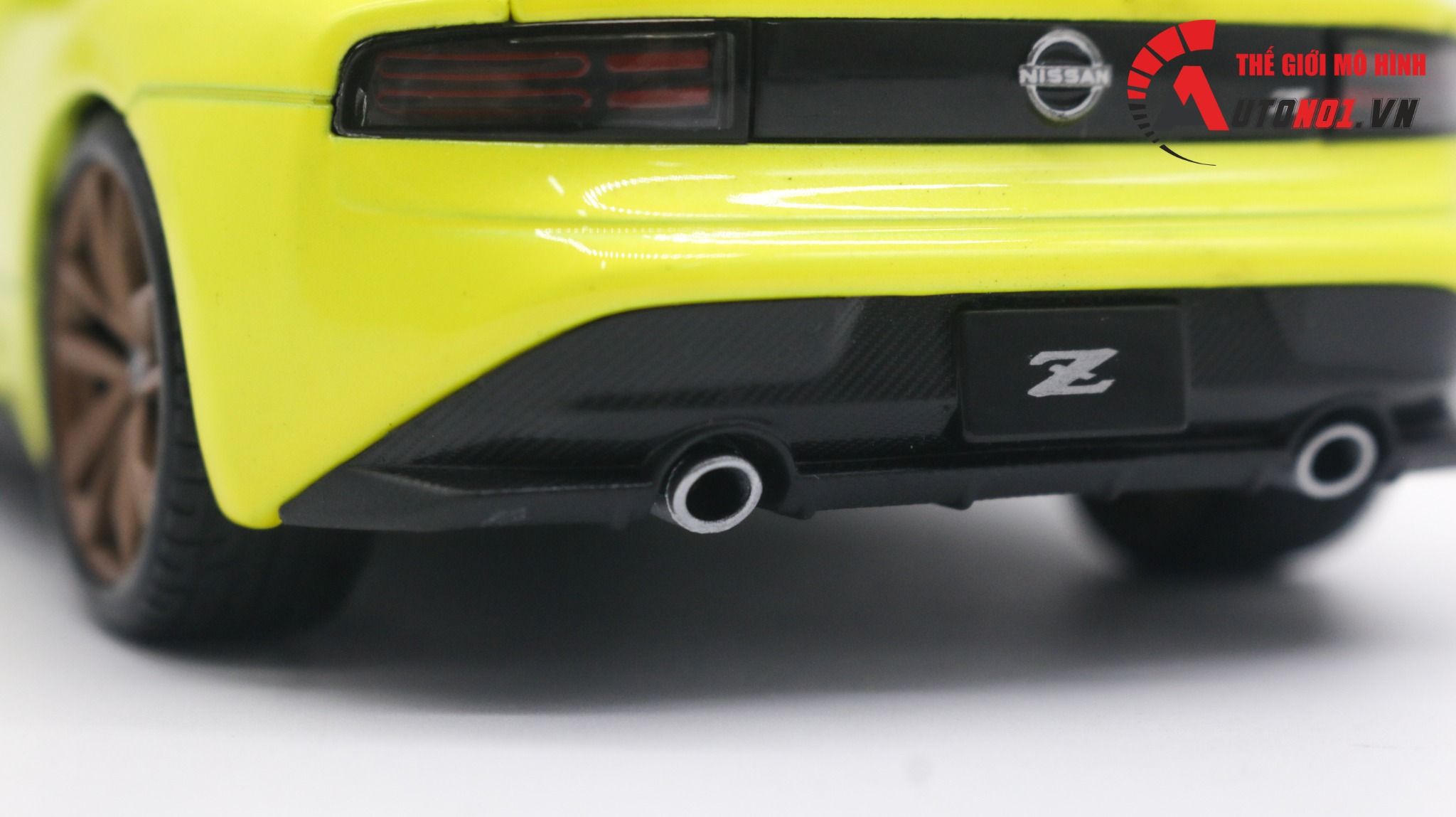 Mô hình xe ô tô Nissan Z 2023 Yellow tỉ lệ 1:24 Maisto OT150